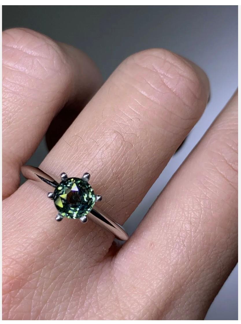 Taille ronde 1.01ct Teal Sapphire Solitaire Engagement Ring In 18ct White Gold en vente