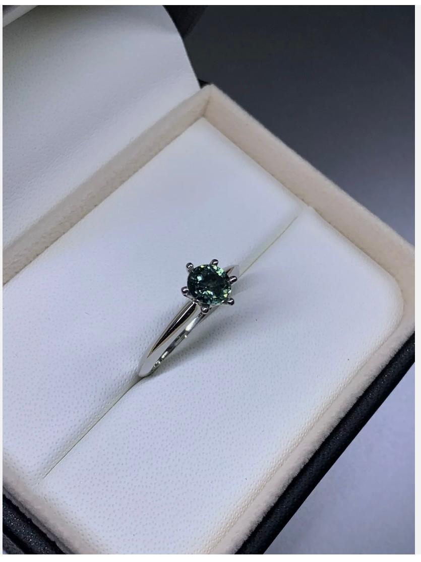 1.01ct Teal Sapphire Solitaire Engagement Ring In 18ct White Gold Pour femmes en vente