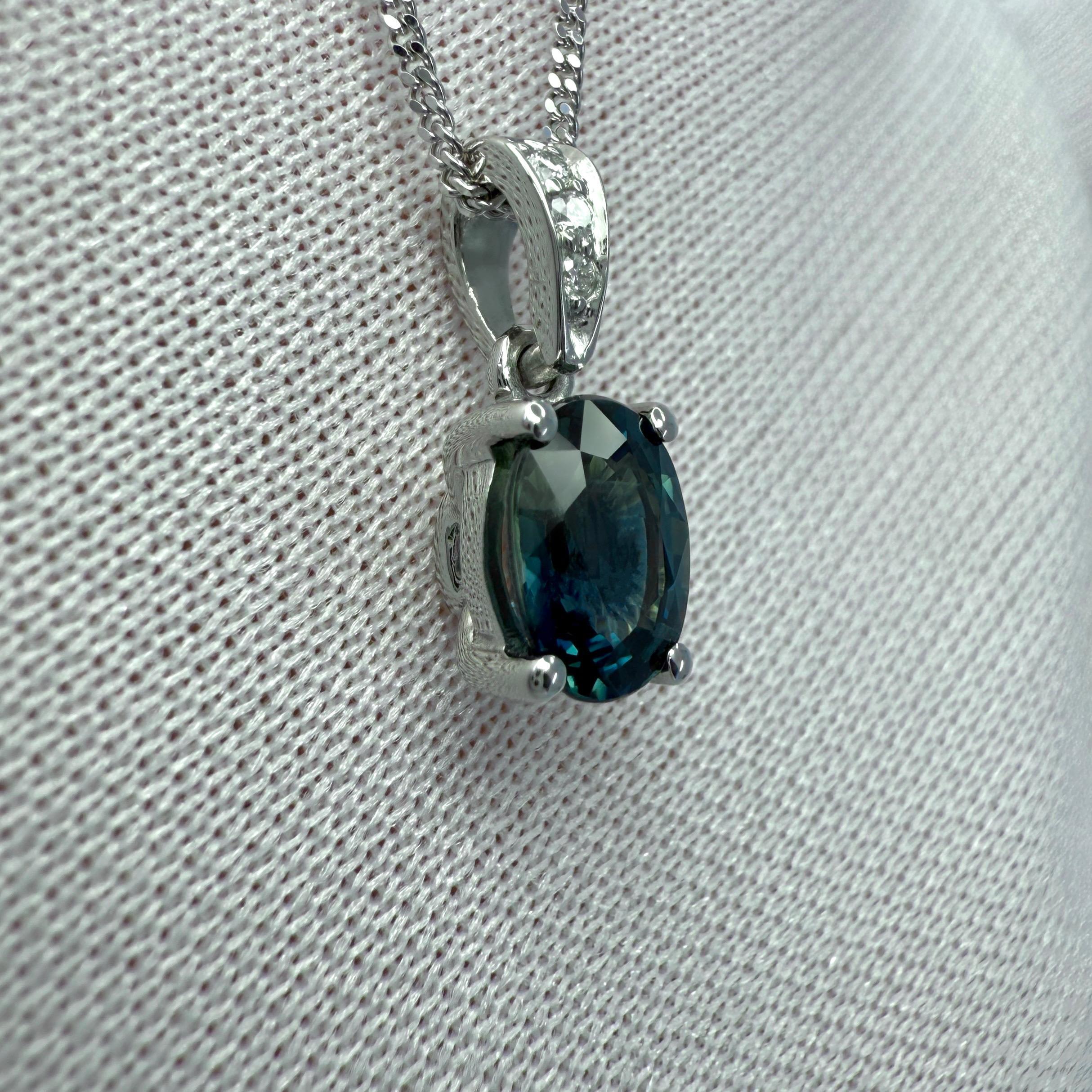 Colgante solitario en platino de zafiro azul verde vivo y diamante talla oval de 1,01 ct en venta 3