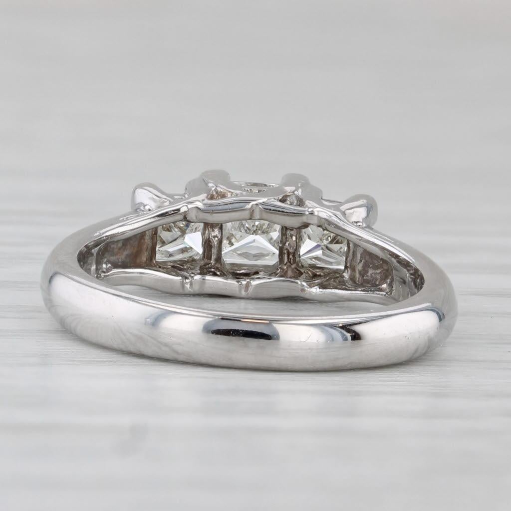 1,01 Karatw Prinzessin Diamant 3-Stein Verlobungsring 14k Weißgold Größe 6,25 (Carréschliff) im Angebot