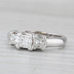 Anello di fidanzamento a 3 pietre con diamante Princess da 1,01ctw in oro bianco 14k, misura 6,25