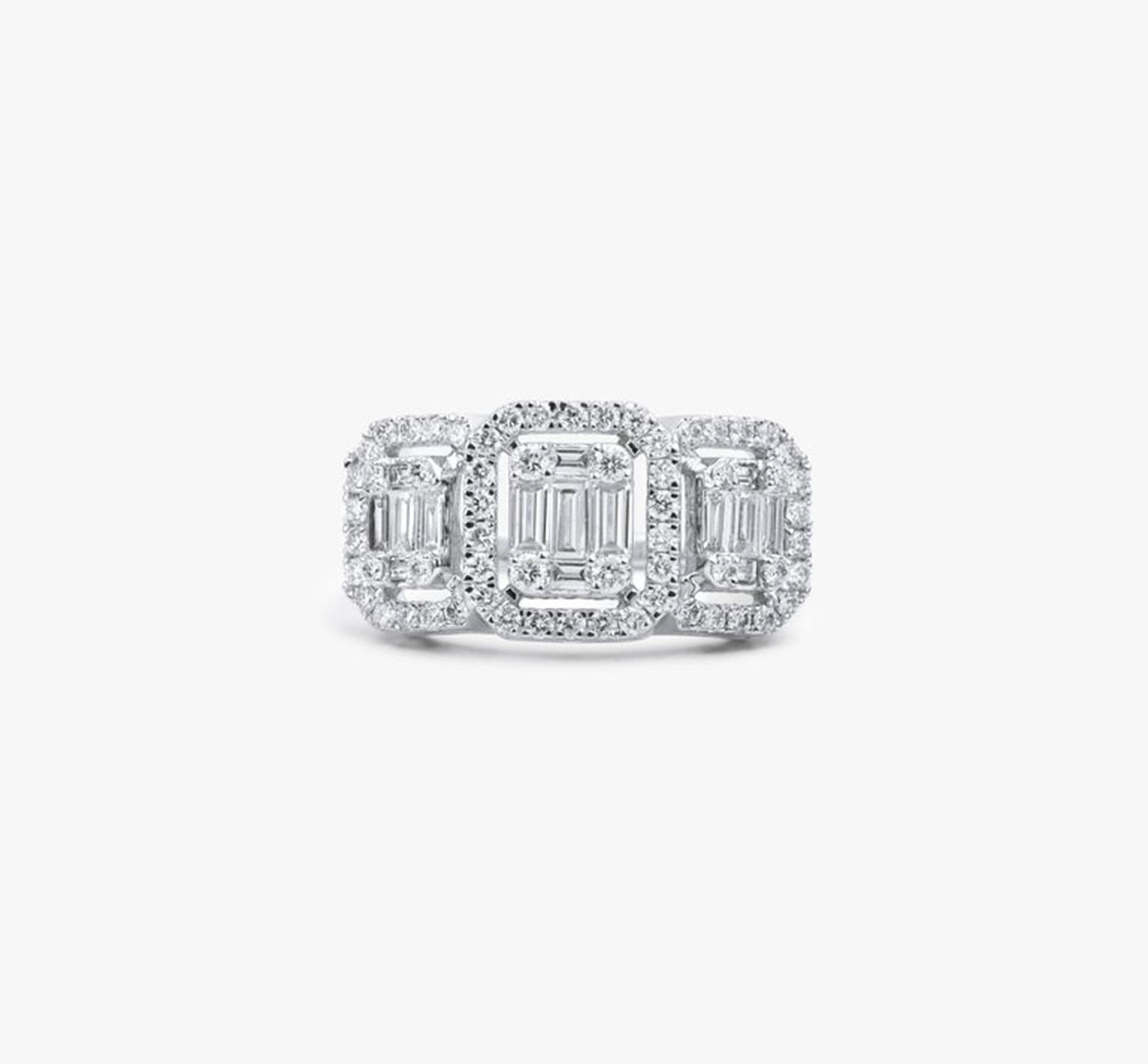 1.01tcw Baguette Diamond Art Deco Halo Ring in 18K White Gold  Déclaration de 3Stone en vente 2