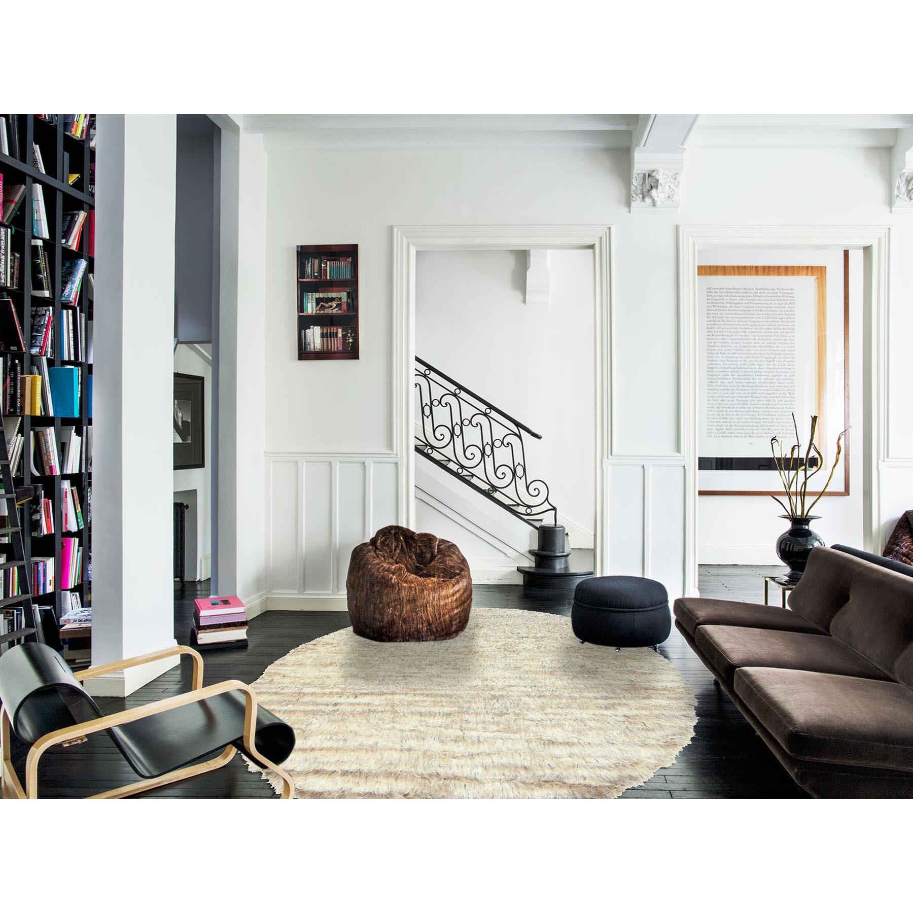 Ivoire, 100% laine nouée à la main, Ben Ourain Berbère marocain  Tapis d'Orient rond Shilhah Design Natural Dyes
Matières premières : Laine
Latex : Pas de poils 
hauteur : 0,25 pouces
Style : Traditionnel
Couleur primaire : Ivoire
Couleurs