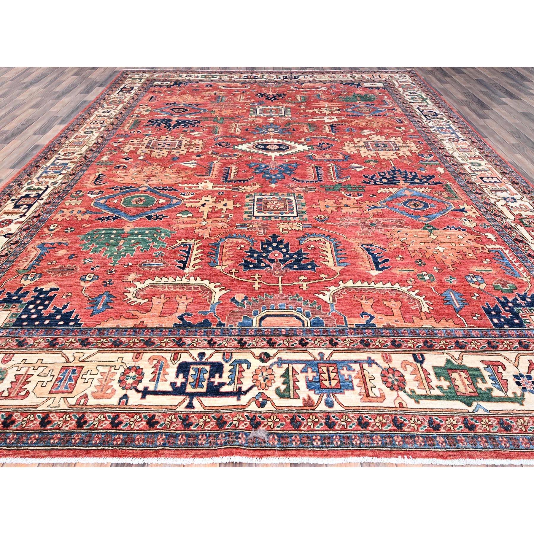 Se trata de una auténtica alfombra oriental de pura lana sin teñir, tono sobre tono, diseño moderno de hierba, anudada a mano. Ha sido anudada durante meses y meses con técnicas artesanales de tejido centenarias por artesanos.
Materiales primarios: