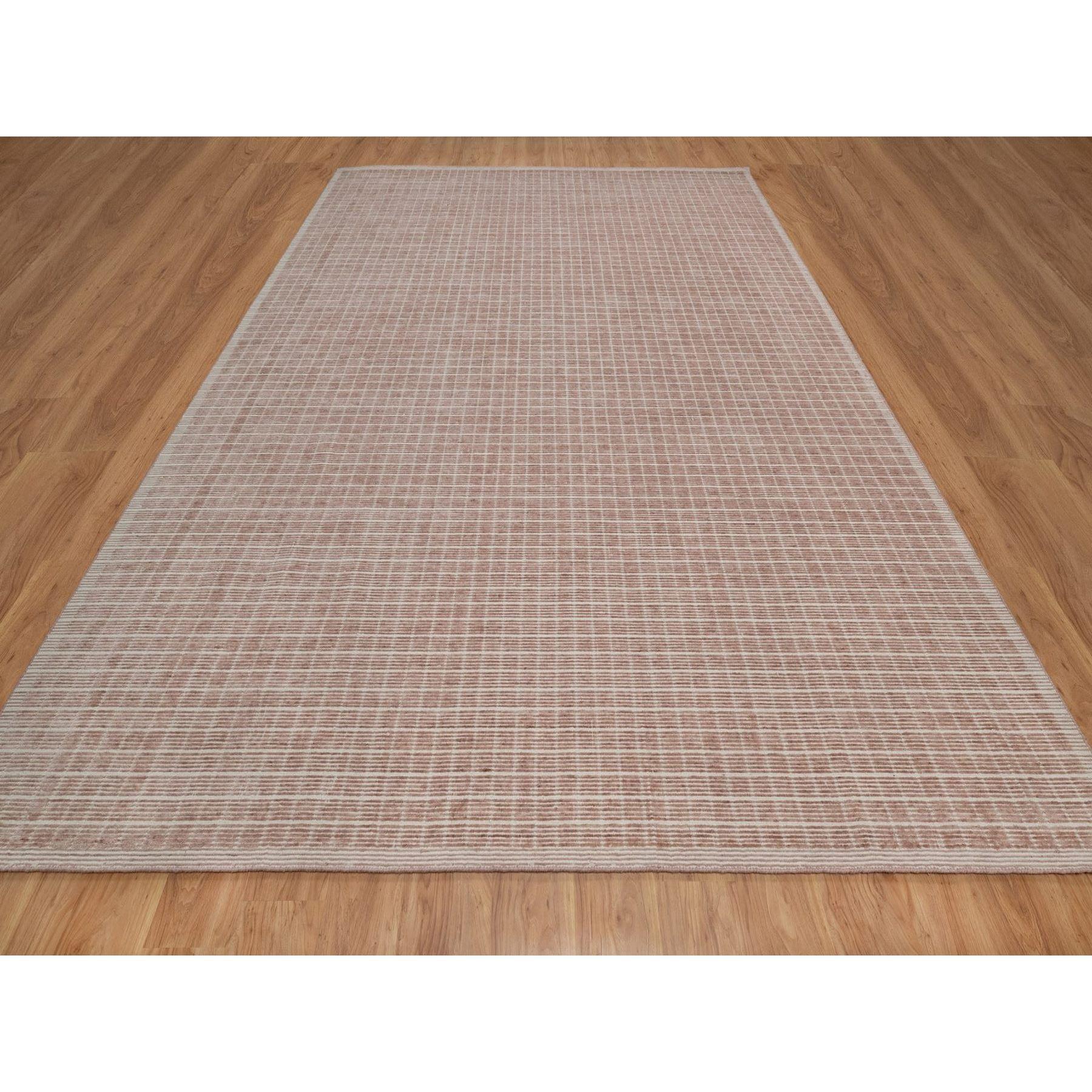 Rose Pink, Modern Plain Decor Box Design, Soft to Touch, Loomed Knotted, Luxurious Wool, Oriental Rug
Primary materials: Wool
Latex: No Pile 
height: 0.25 Inches
Style: Contemporary
Primary color: Pink
Secondary colors: Ivory
Pattern: Oriental