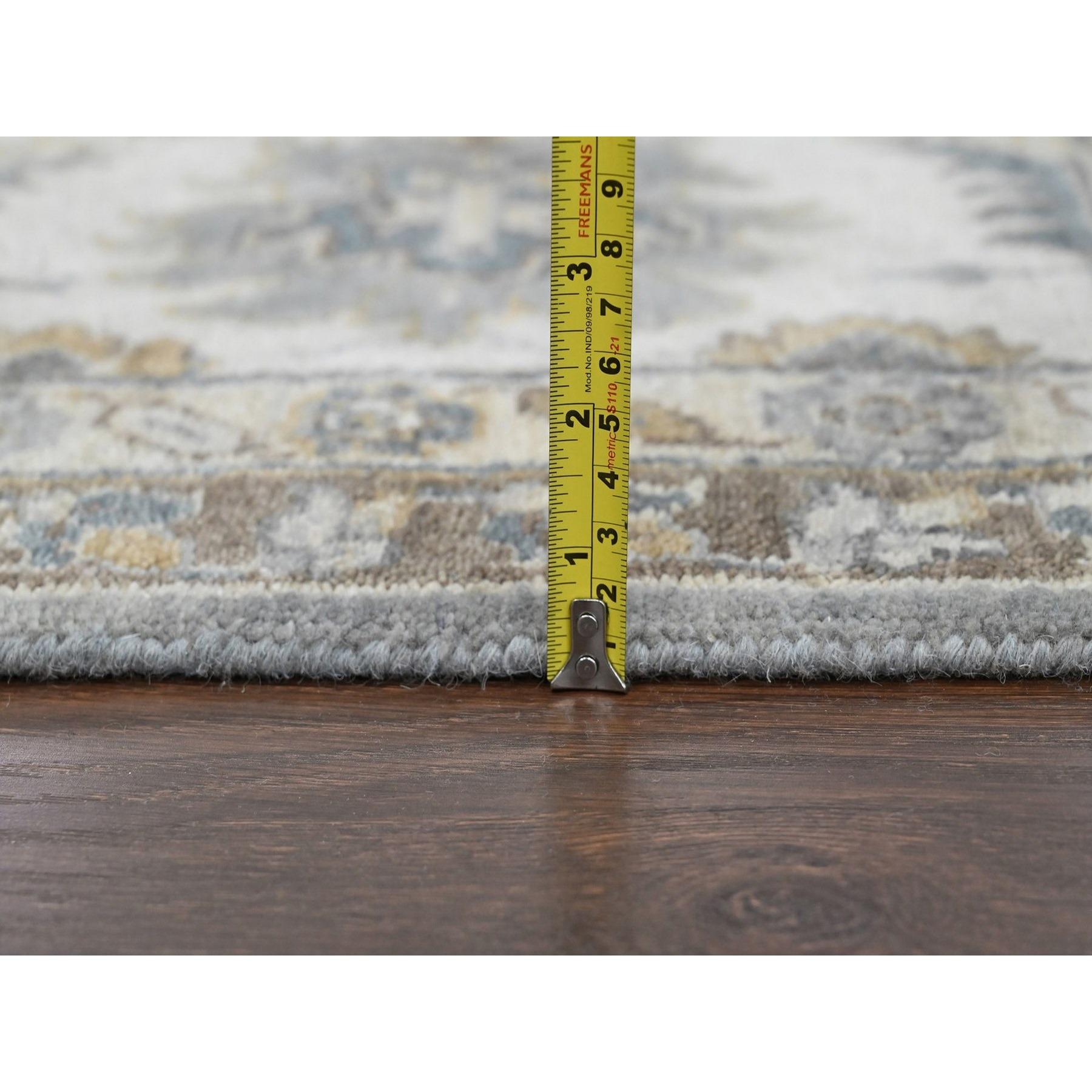 Tappeto Karajeh Grigio con Medaglioni Geometrici Annodati a Mano in Pura Lana 10'1 