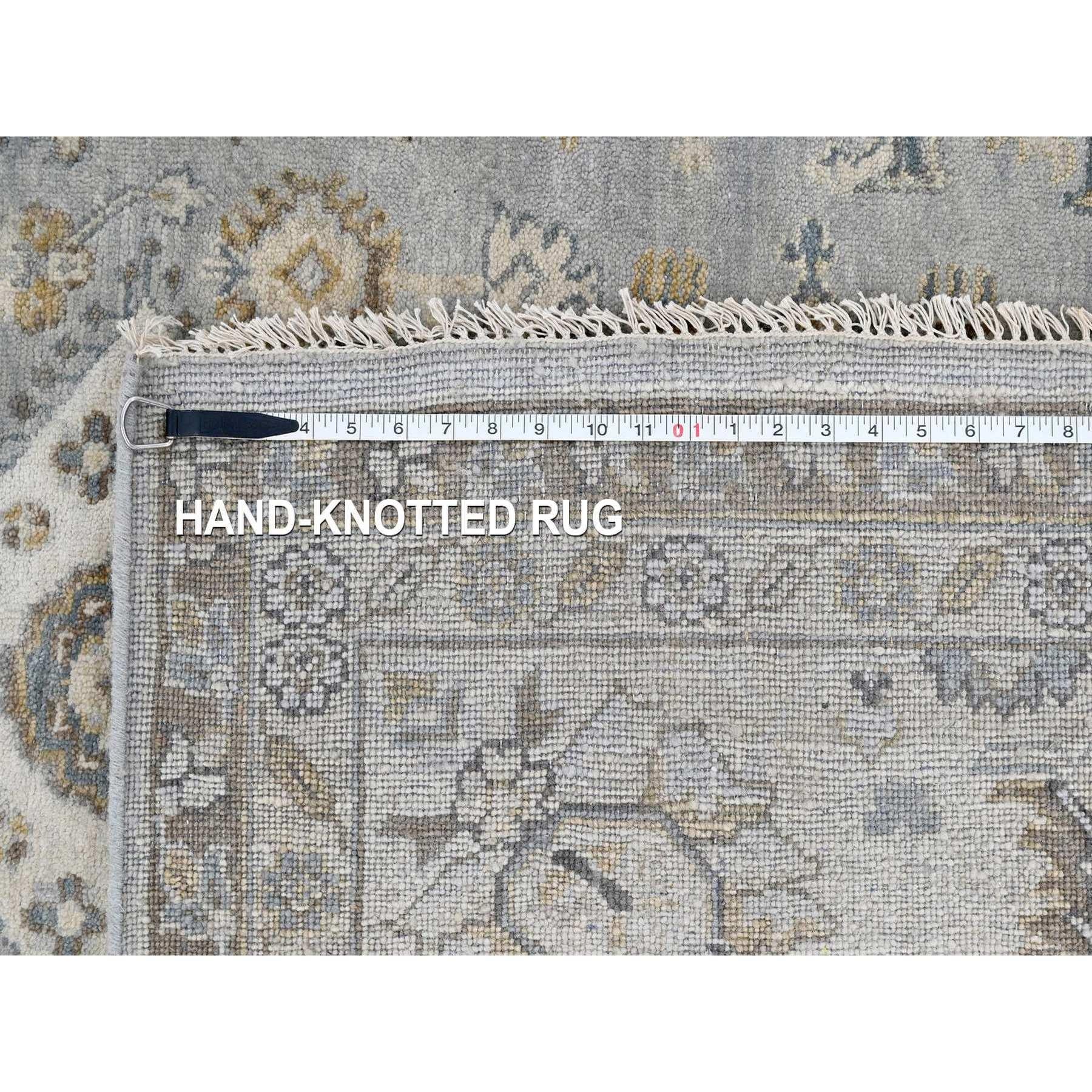 Tappeto Karajeh Grigio con Medaglioni Geometrici Annodati a Mano in Pura Lana 10'1 