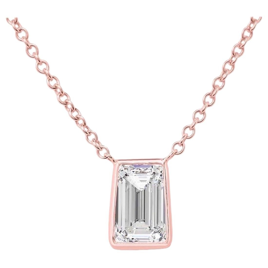 1.02 Carat Asscher Cut Diamond Pendant Necklace e vs1 For Sale