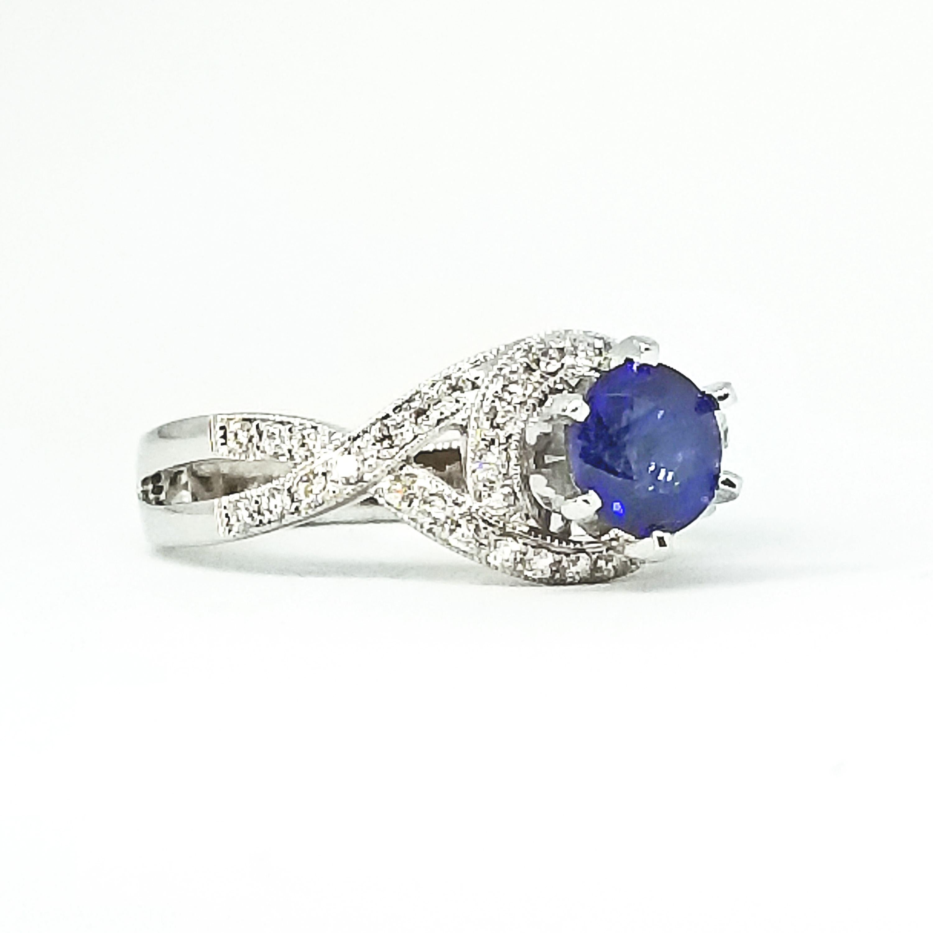 1.02 Carat Blue Sapphire White Gold Diamond Engagement or Right Hand Ring In New Condition For Sale In Lambertville , NJ