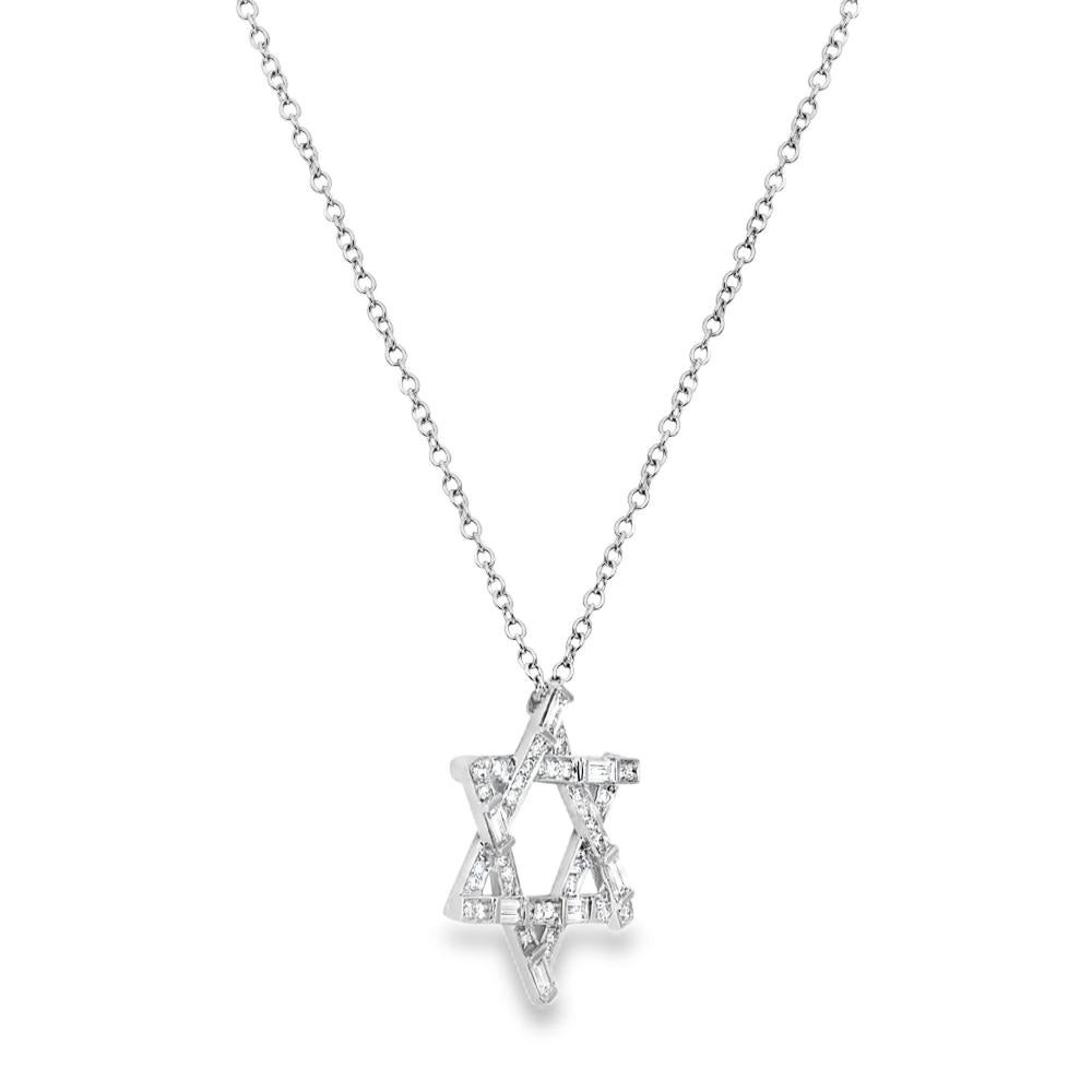 Approx. Poids du diamant : 1,02 carats
Qualité du diamant : Couleur G-H, pureté VS-SI
Métal : Or blanc 18K
Longueur de la chaîne : 17 pouces
Dimensions du pendentif : 23mm x 20mm
Poids total : 5,50 grammes

Avis de non-responsabilité : Chacun de nos