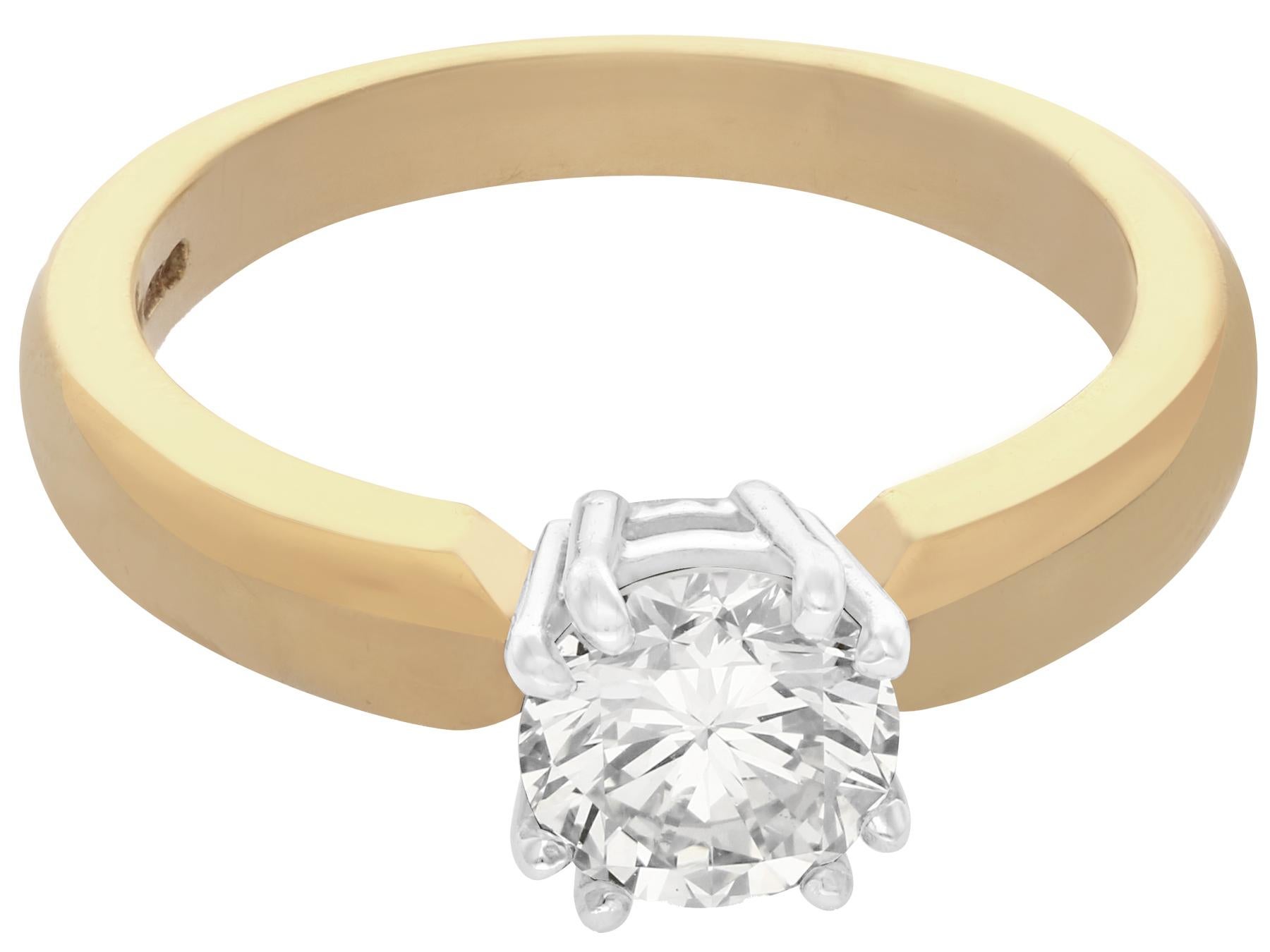 Round Cut 1.02 Carat Diamond and Yellow Gold Solitaire Ring For Sale
