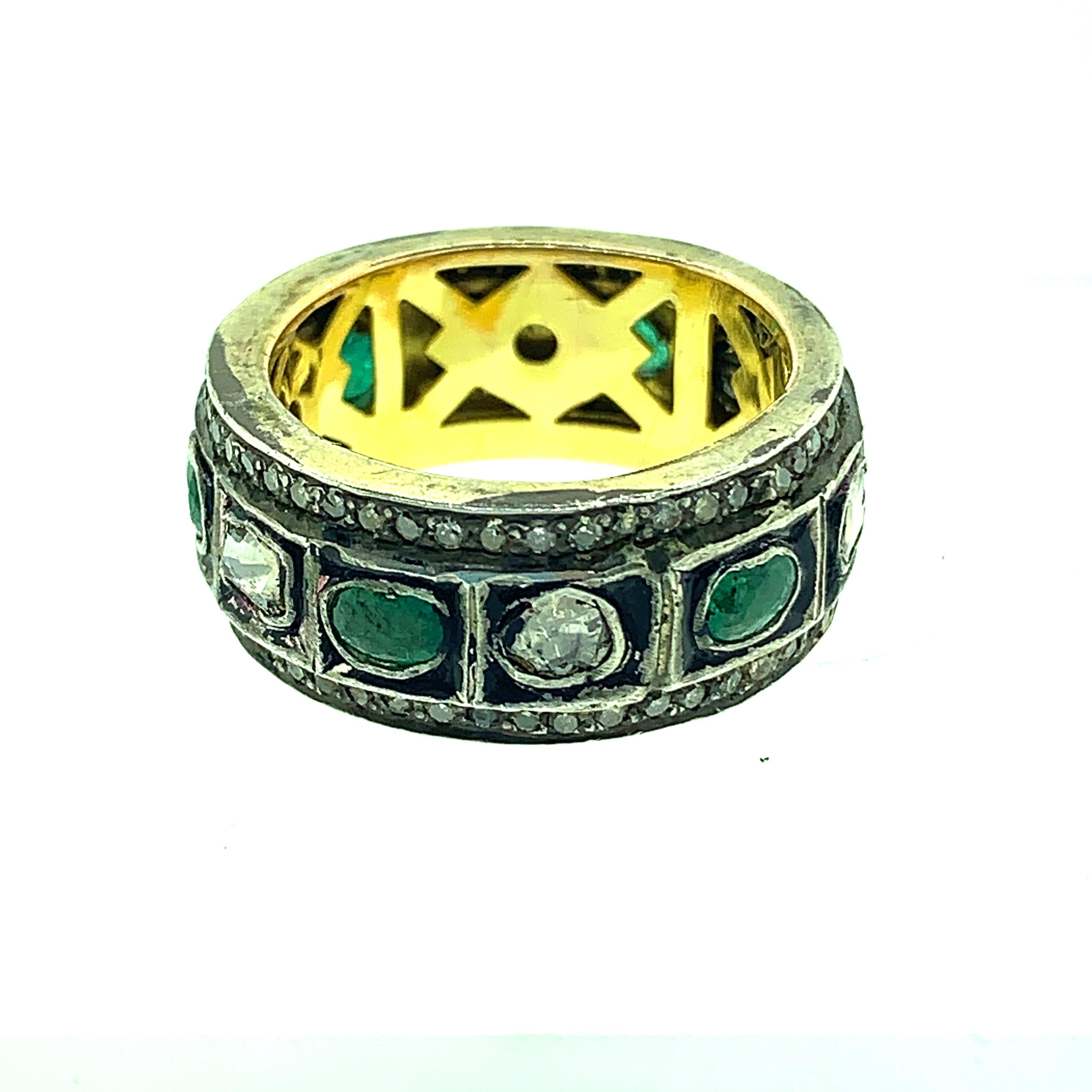 Oval Cut 1.02 Carat Emerald 0.90 Carat Diamonds Sterling Silver 14 Karat Gold Band For Sale