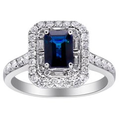 Bague en or blanc 14 carats avec saphir bleu taille émeraude de 1,02 carat et accents de diamants