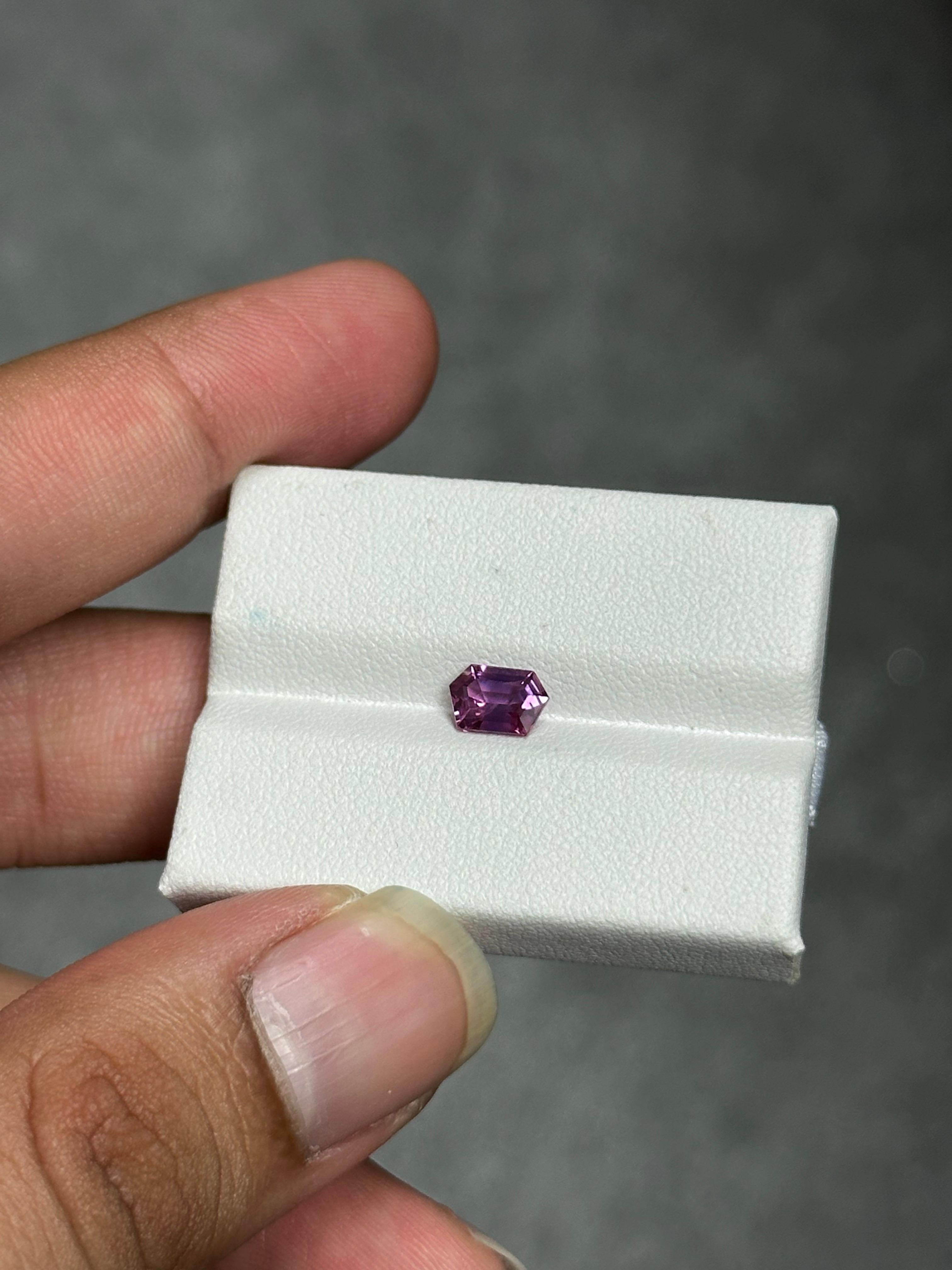 Saphir violet fantaisie taille hexagonale de 1,02 carat en vente 5