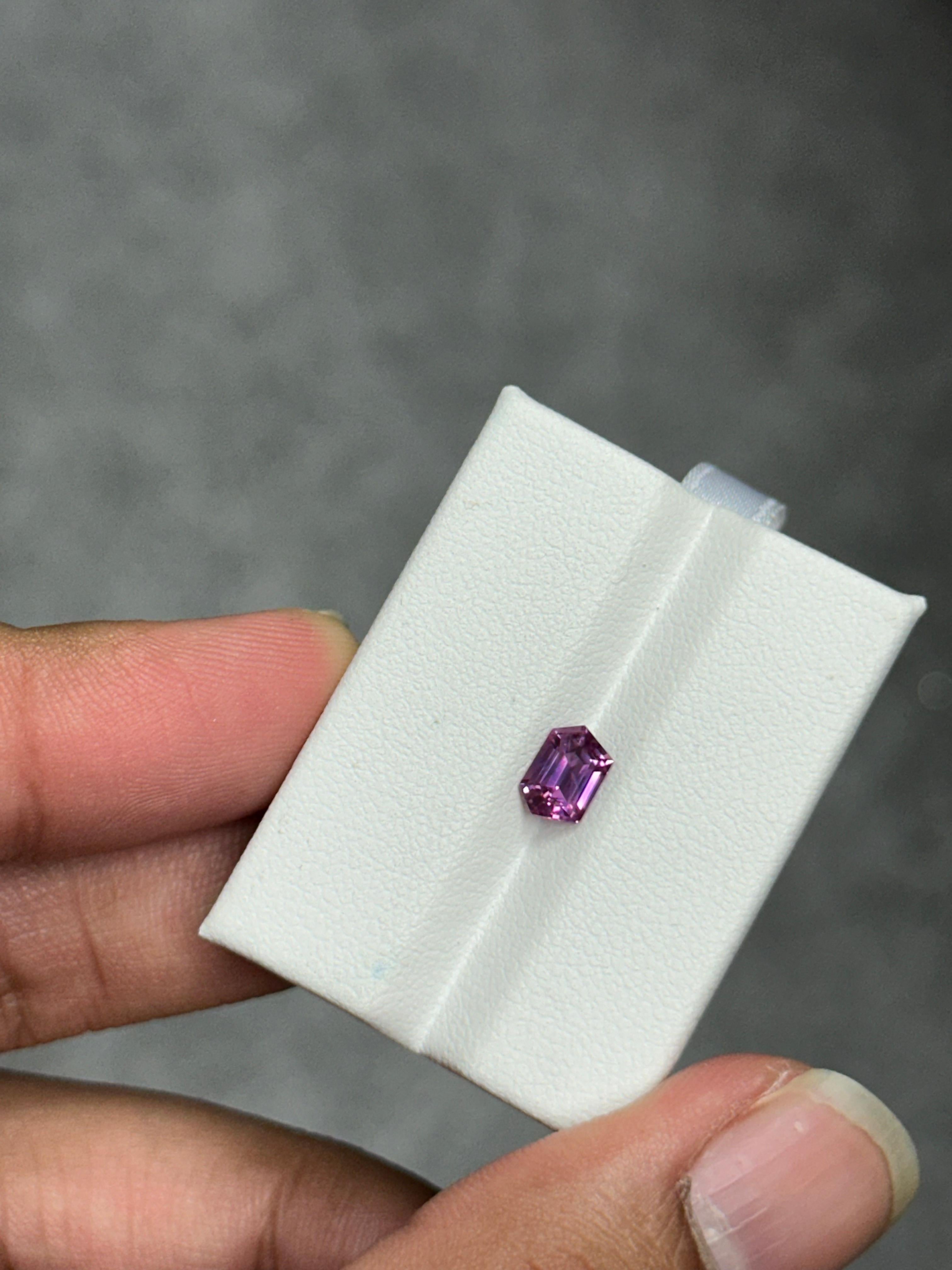 Saphir violet fantaisie taille hexagonale de 1,02 carat en vente 8