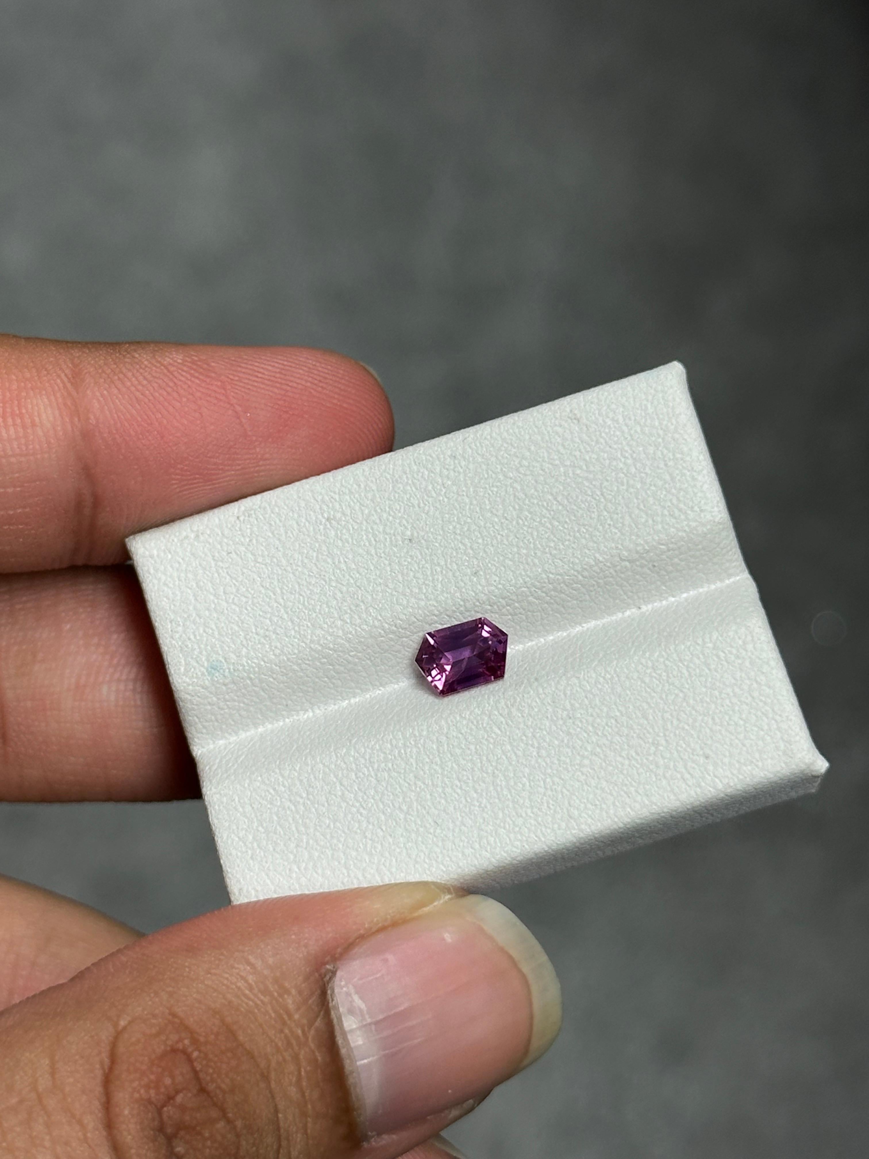 Saphir violet fantaisie taille hexagonale de 1,02 carat en vente 3