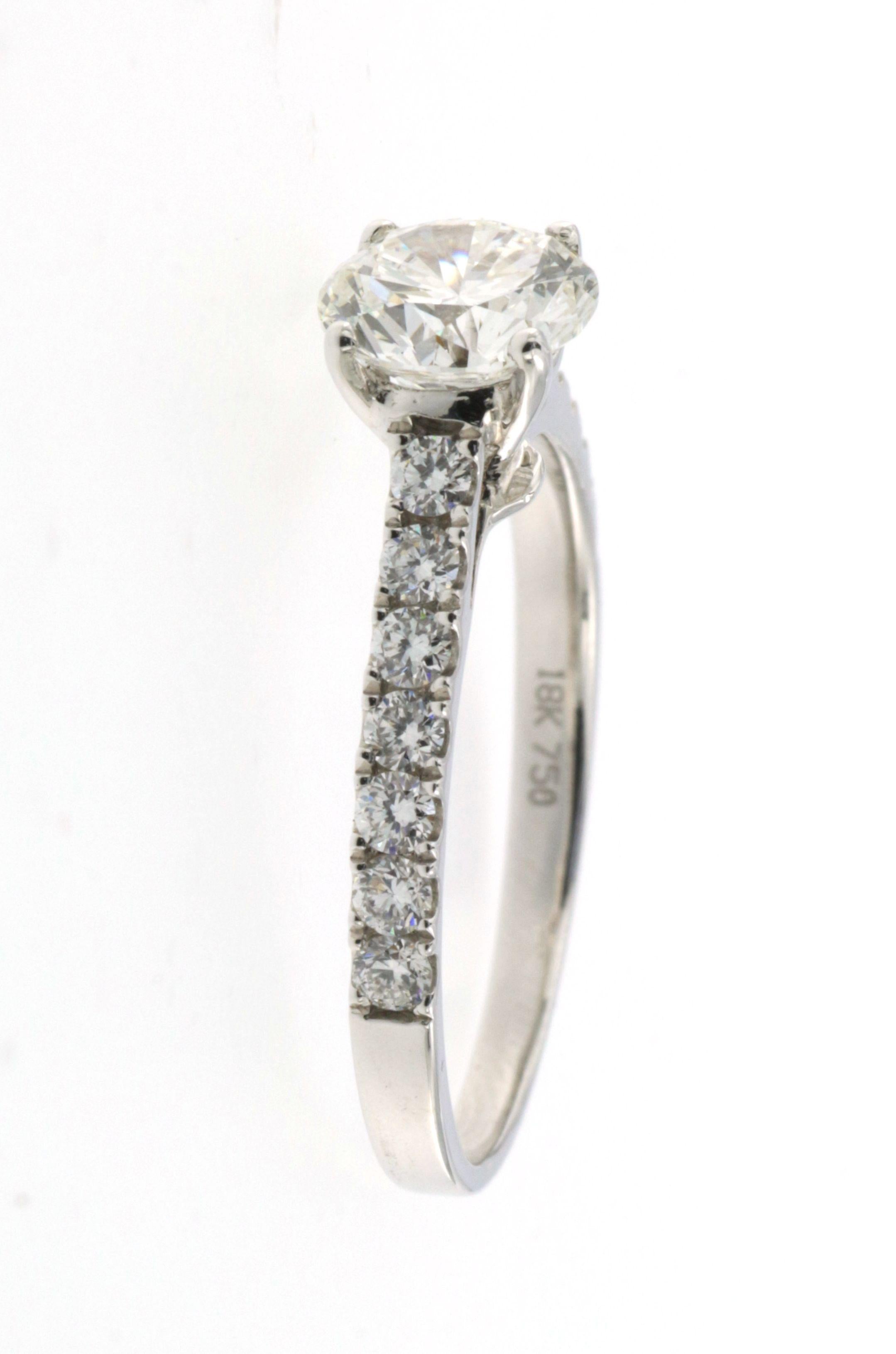 Contemporary 1.02 Carat G VVS2 Round Diamond Ring in 18K White Gold For Sale