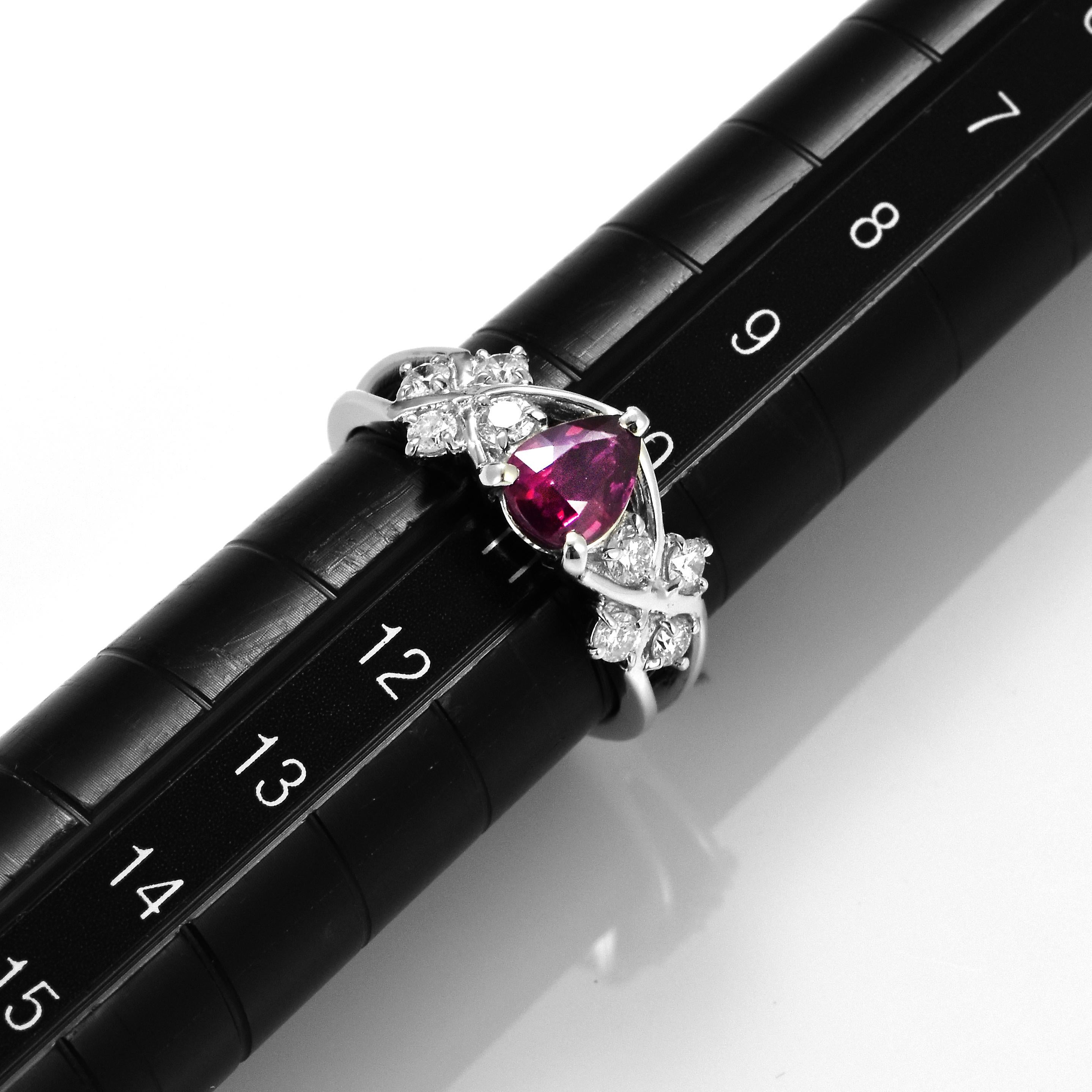 1,02 Karat natürlicher Rubin und Diamant-Cluster-Ring aus Platin im Angebot 4