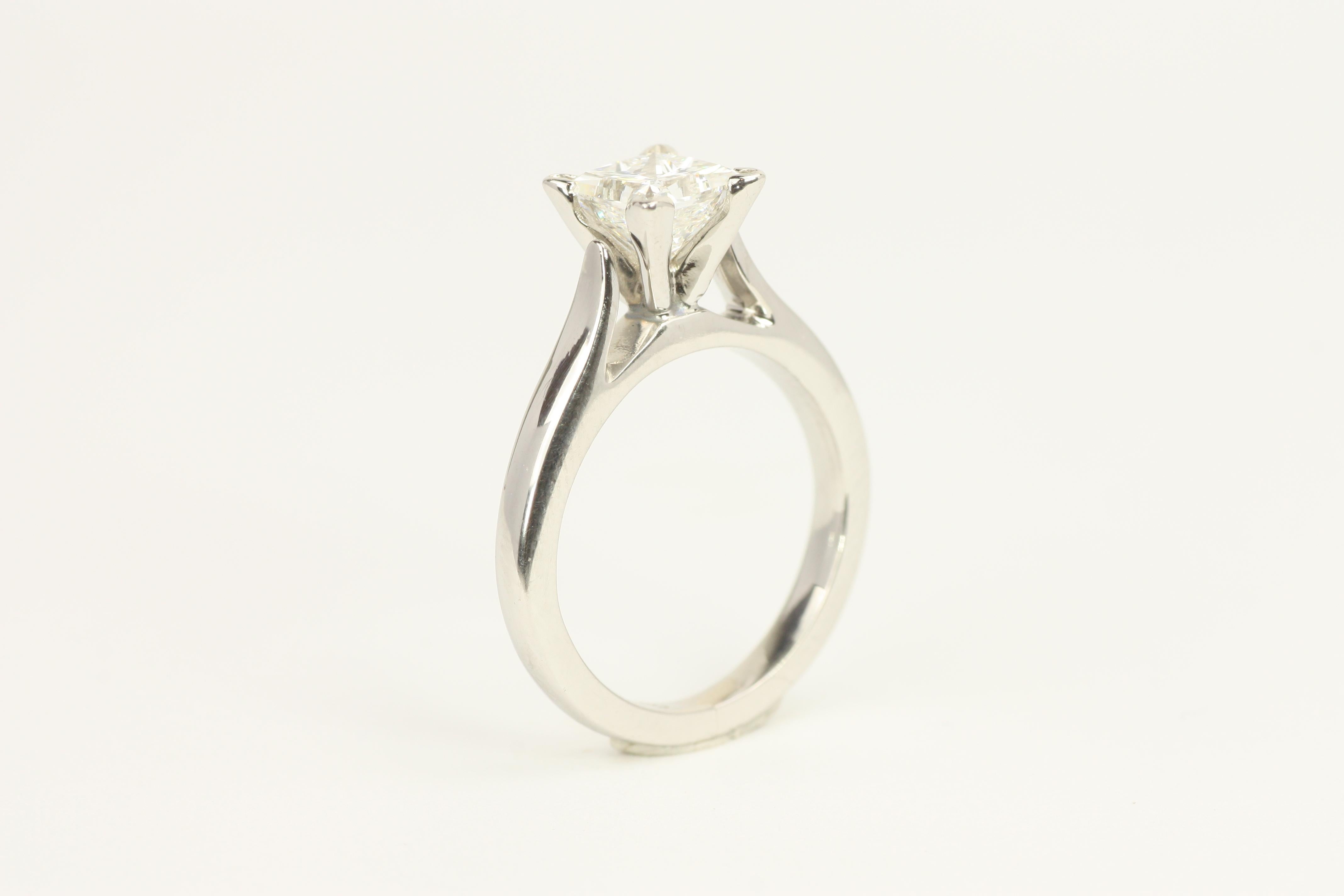 Bague de fiançailles solitaire en platine avec diamant taille princesse de 1,02 carat en vente 4
