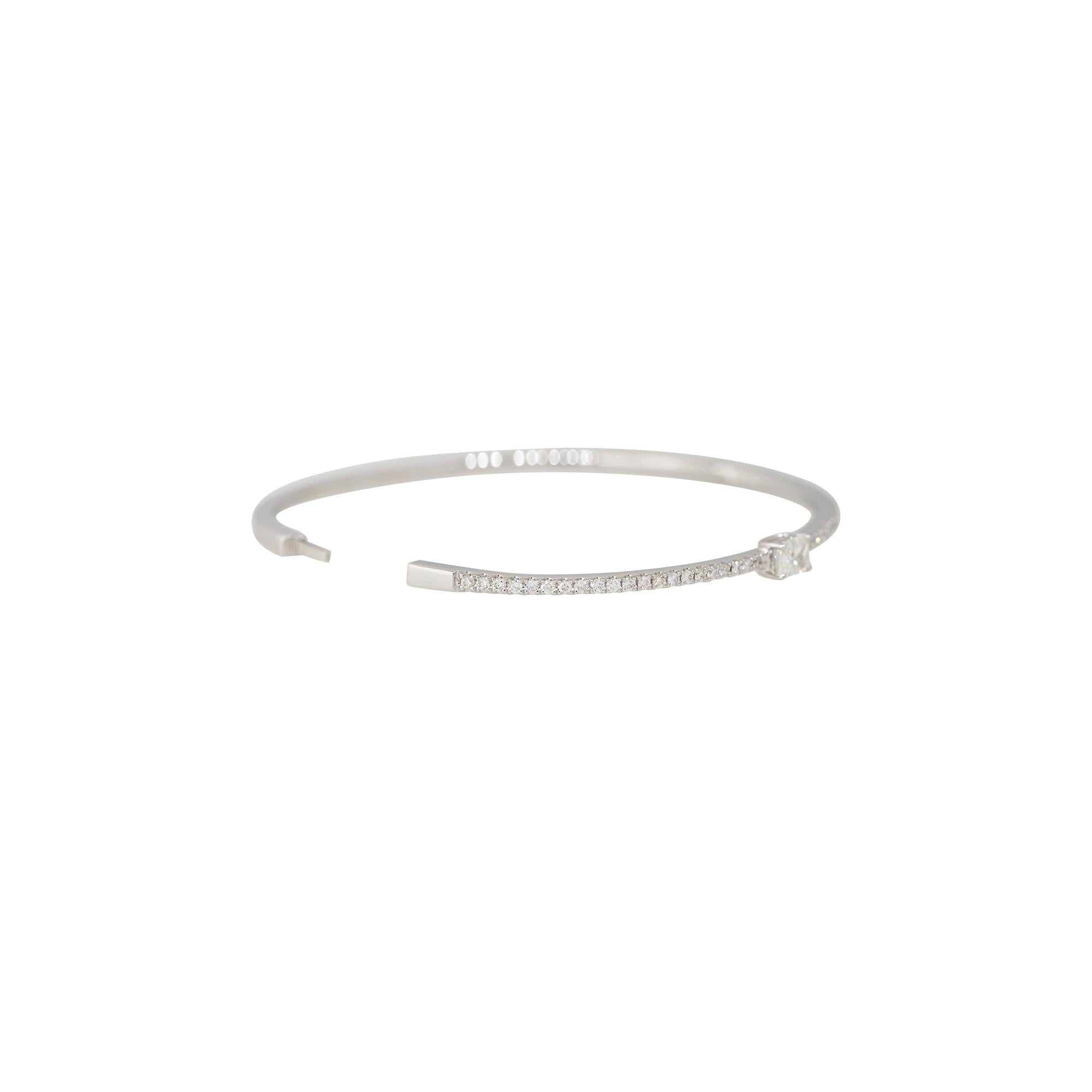 1,02 Karat Strahlenschliff Diamant Pave-Armreif Armband 18 Karat auf Lager im Zustand „Hervorragend“ im Angebot in Boca Raton, FL