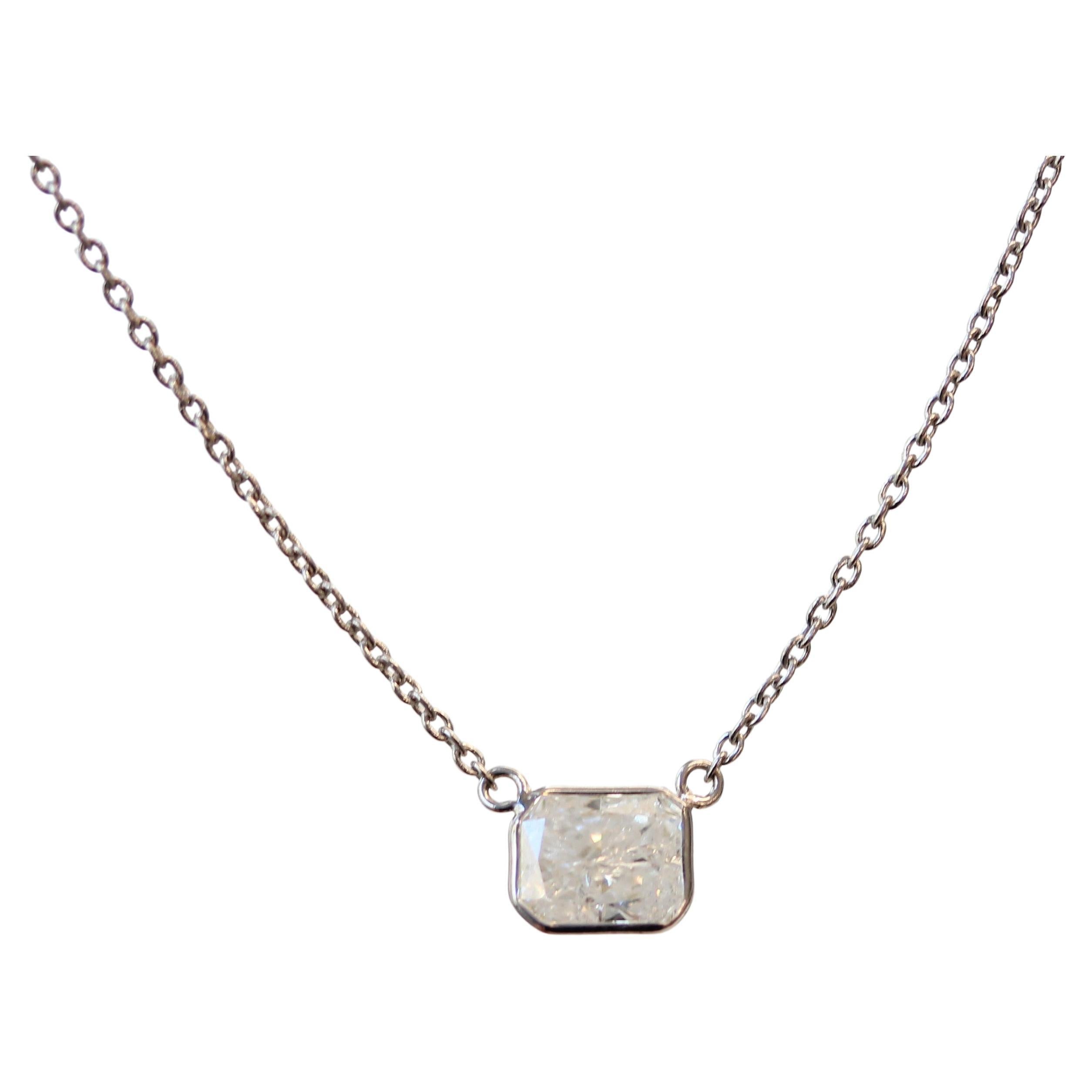 1,02 Karat strahlender Diamant Handgefertigte Solitär-Halskette in 14k Weißgold im Angebot