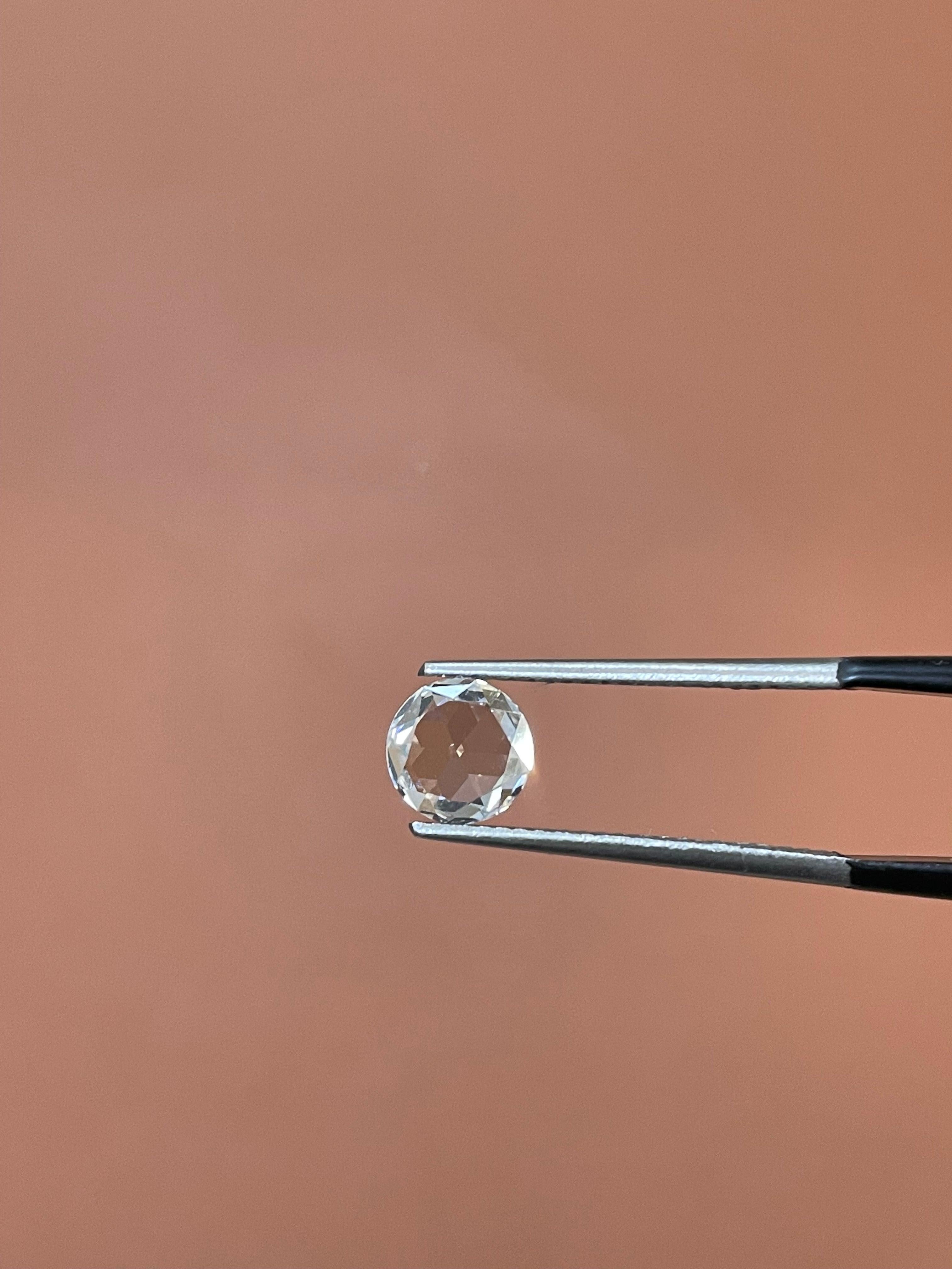 ARTIKELBEZEICHNUNG
ID #:
NYC56940
Steinform:
RUND MODIFIZIERT BRILLANT
Gewicht der Diamanten:
1,02ct
Klarheit:
VS1
Farbe:
E
Schnitt:
Ausgezeichnet
Abmessungen:
6.31 - 6.36 x 2.72 mm
Tiefe %:
42.9%
Tabelle %:
72%
Symmetrie:
Sehr gut
Polnisch:
Sehr