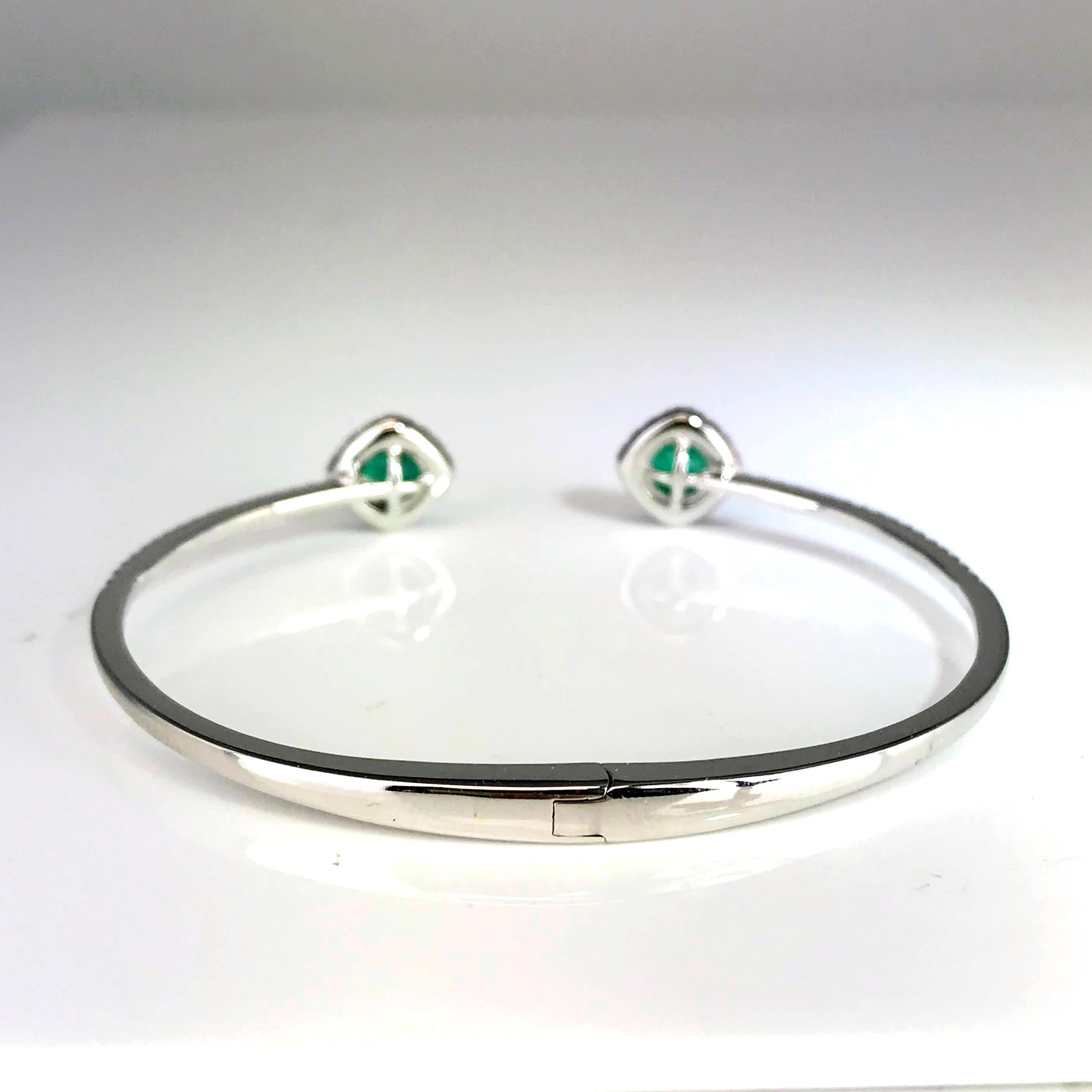 1.02 Carat Round Emerald and Natural Diamond Bangle in 14k White Gold ref189 For Sale 4