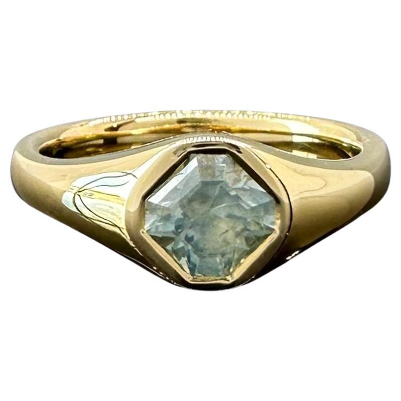 1.02 carat unheated octagonal cut Montana sapphire and 18k yellow gold ring For Sale