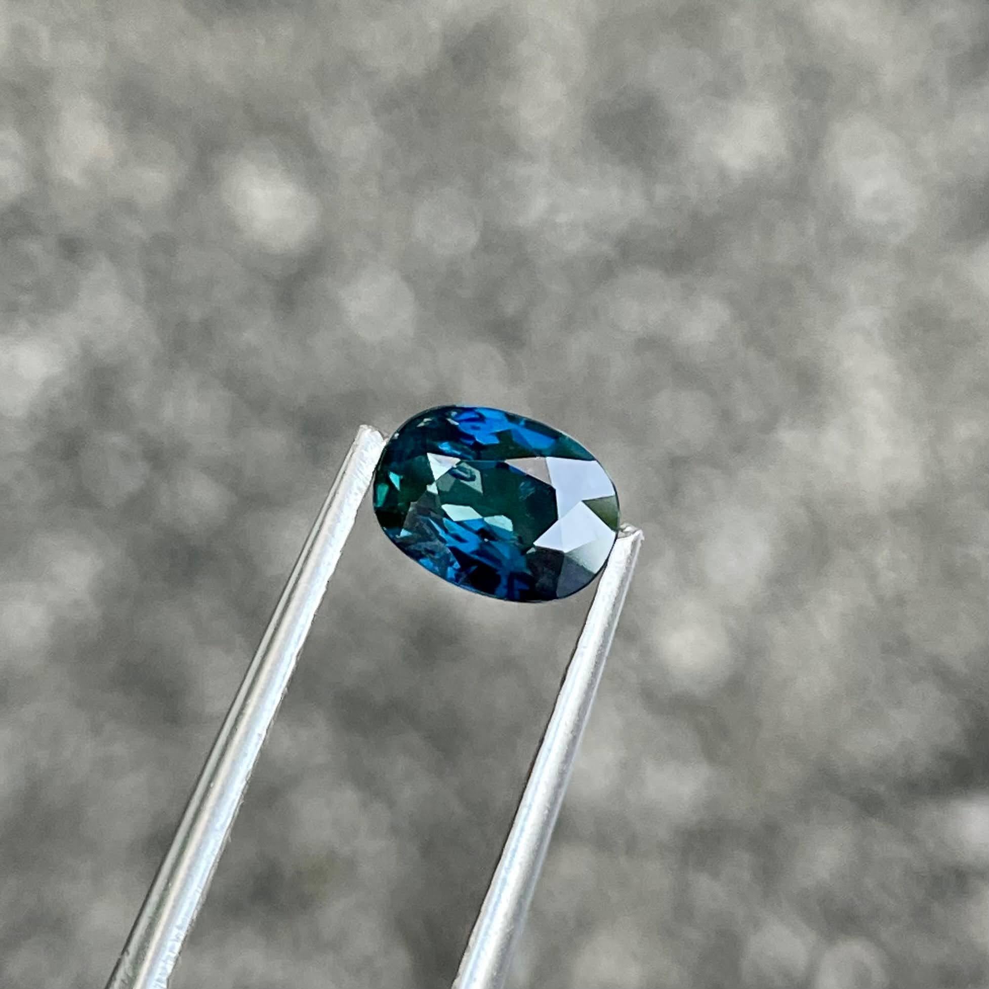 Taille ovale Pierre précieuse de Madagascar, saphir bleu sarcelle taille ovale 1,02 carat en vente