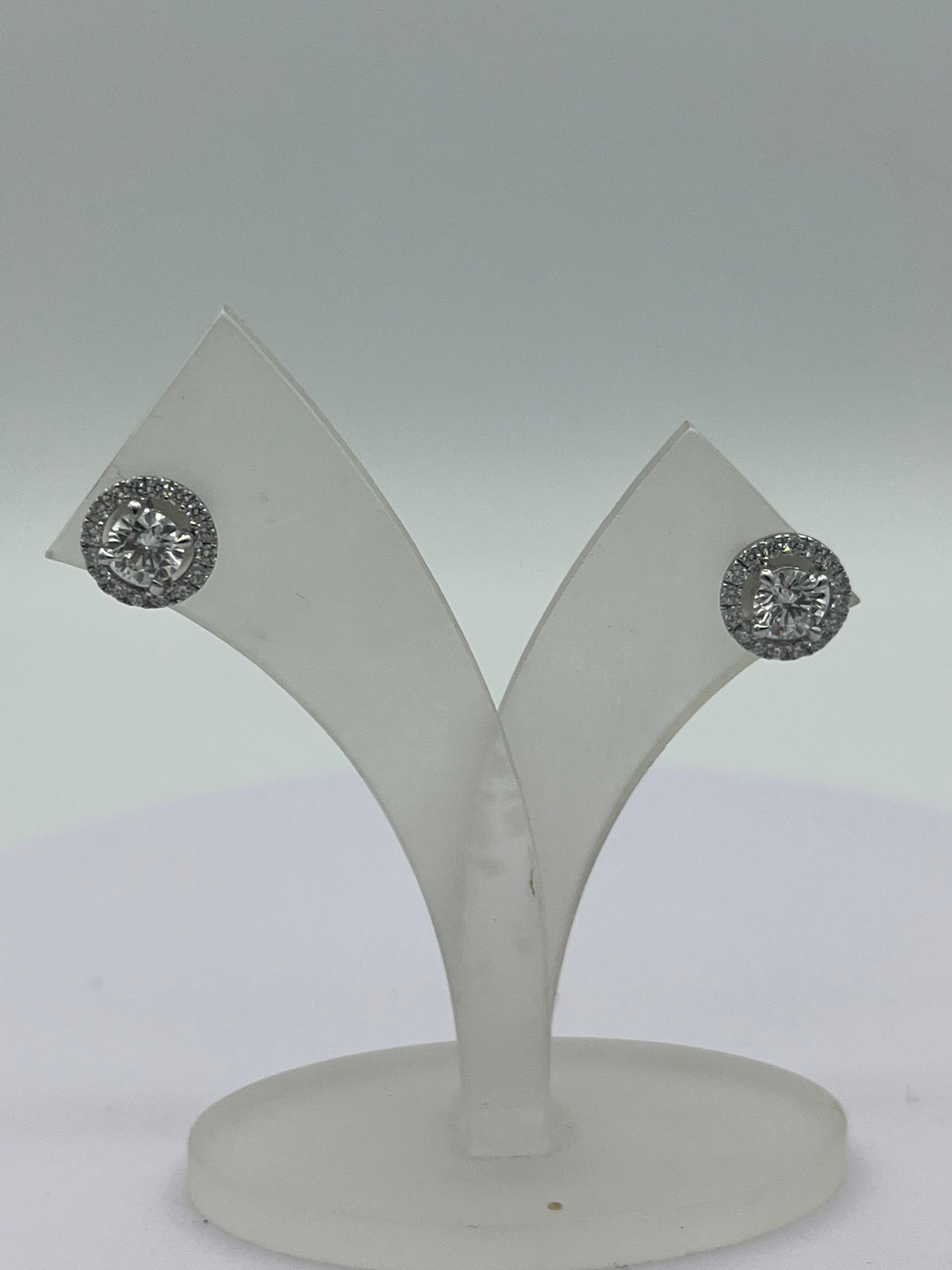 1.02ct + 0.35ct Diamond Earrings Stud 18 Karat White Gold In New Condition For Sale In Bad Kissingen, DE