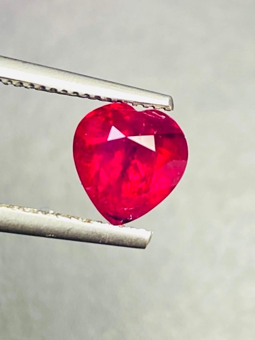 1.02 Ct AIGS Certificate Burma Ruby Unheated Pigeon Blood color (couleur sang de pigeon) Neuf - En vente à bangkok, TH
