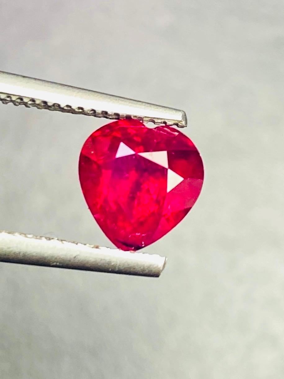 1.02 Ct AIGS Certificate Burma Ruby Unheated Pigeon Blood color (couleur sang de pigeon) Unisexe en vente