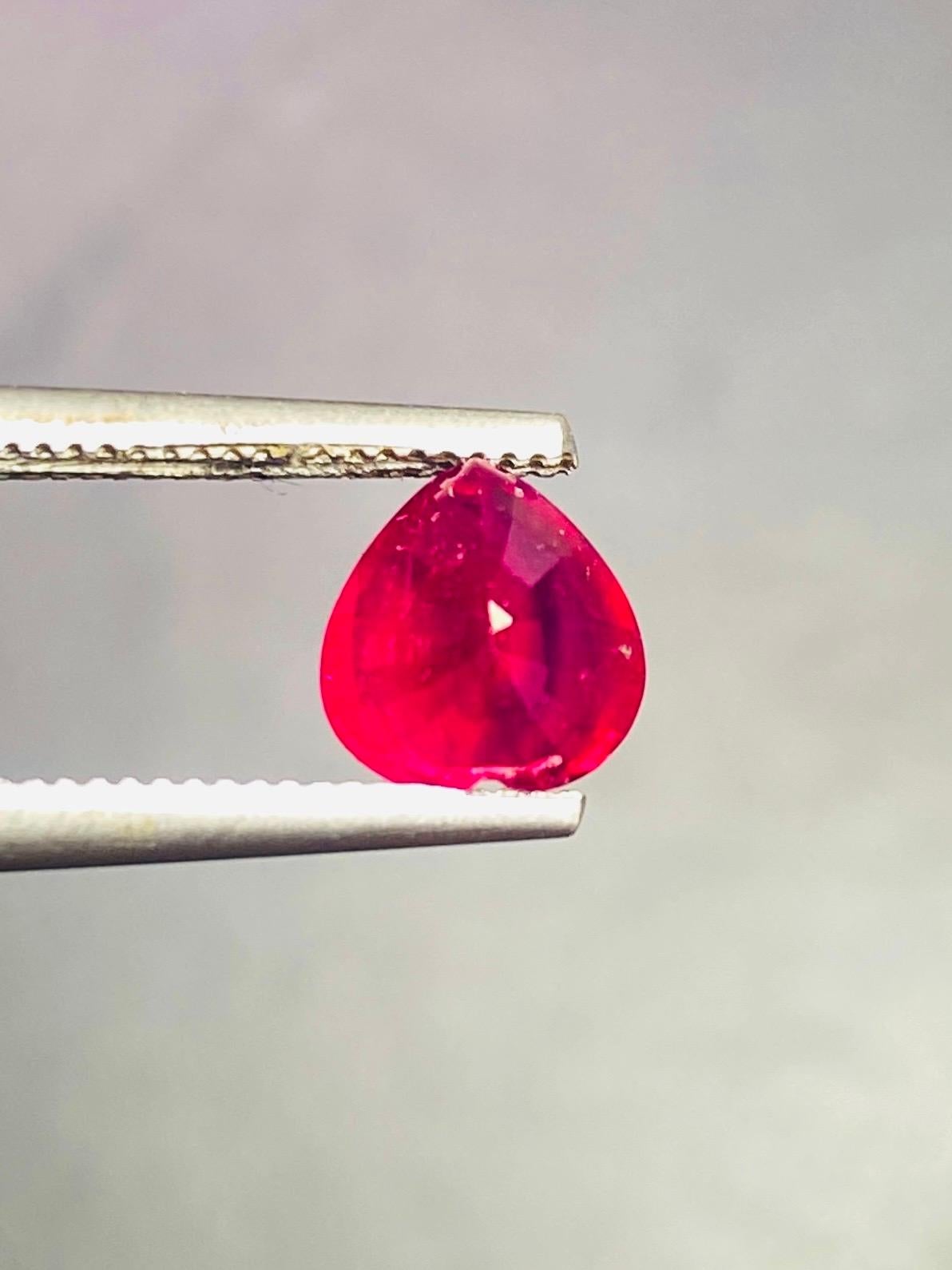 1.02 Ct AIGS Certificate Burma Ruby Unheated Pigeon Blood color (couleur sang de pigeon) en vente 2