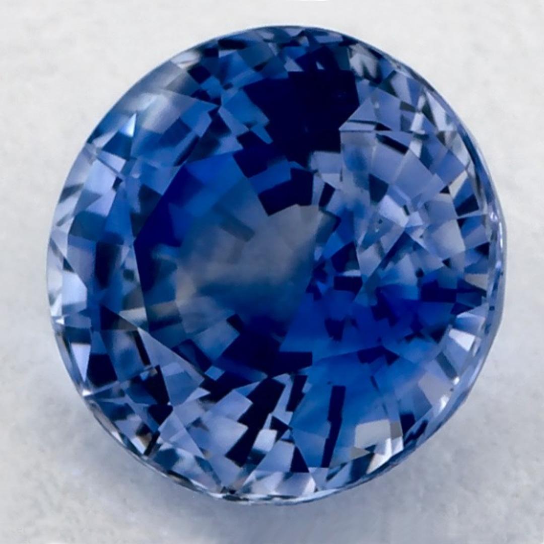 Ein sehr wertvoller September-Geburtsstein mit einer bezaubernden blauen Farbe. Man glaubt, dass sie dem Leben Glück und Reichtum bringen.

Entdecken Sie die lebendige Kollektion von Smaragden, Rubinen und Saphiren in unserem Geschäft, die als lose