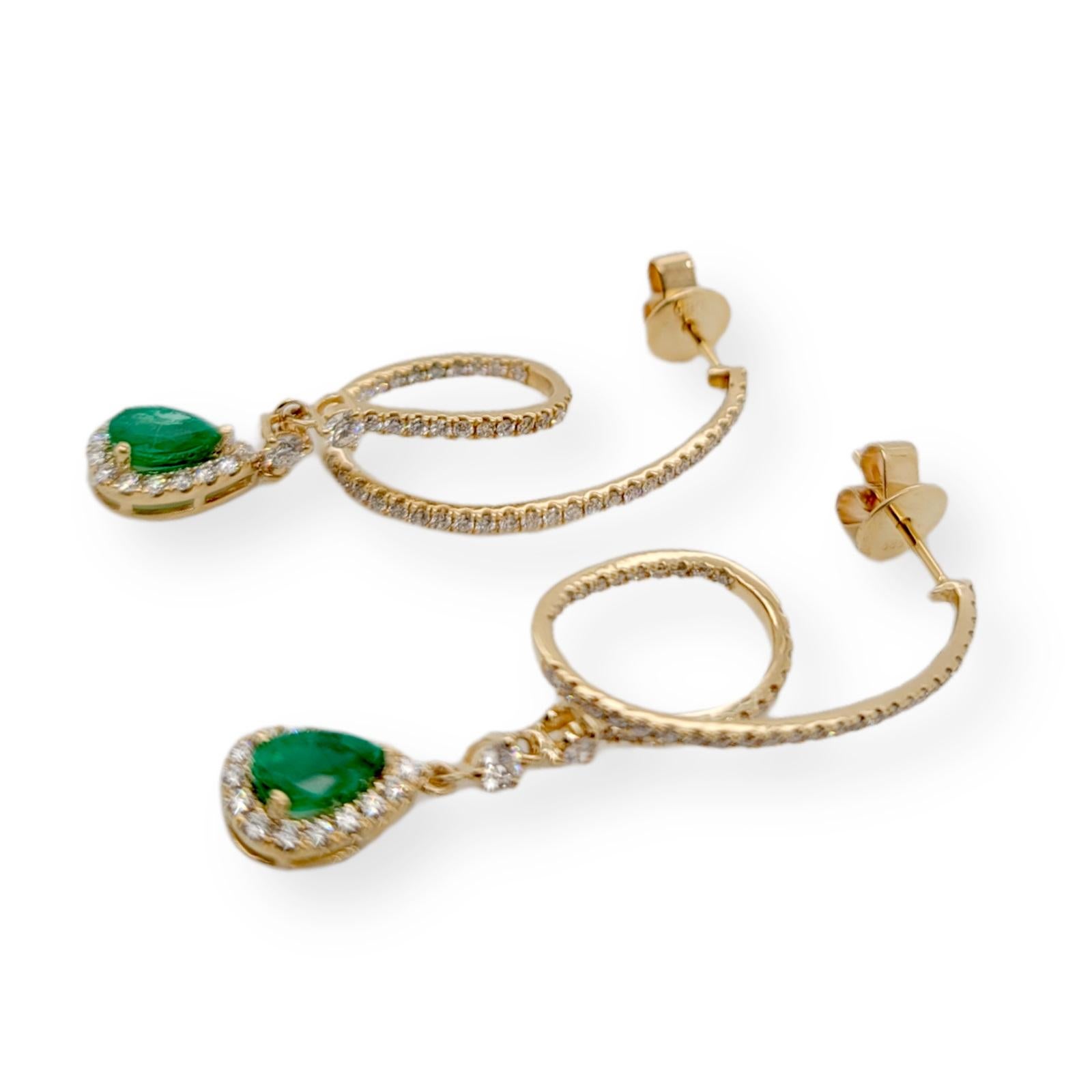 1.02 Ct Colombian Emerald & 1.04 Ct Diamonds in 14k Yellow Gold Drop Earrings In Excellent Condition For Sale In Los Angeles, CA
