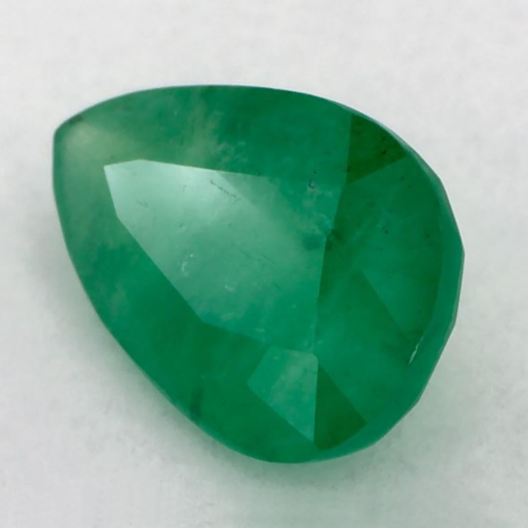 Con una vibrante tonalità di colore verde, la pietra natale di maggio è un simbolo della rinnovata crescita primaverile. 

Esplora la vivace collezione di smeraldi, rubini e zaffiri nel nostro negozio, disponibili come gemme sciolte e abbinabili