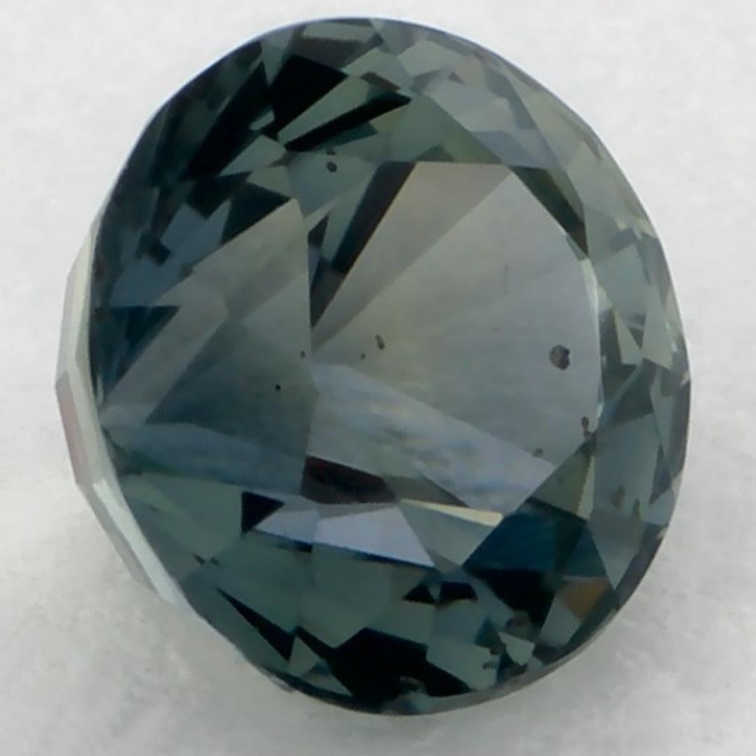 Dieser natürliche grüne Saphir bietet Eleganz und Raffinesse. Mit seiner satten Farbsättigung und seinem präzisen Schliff ist er das perfekte Herzstück für einen Verlobungsring oder ein luxuriöses Schmuckdesign.

Dieser Saphir stammt aus Sri Lanka