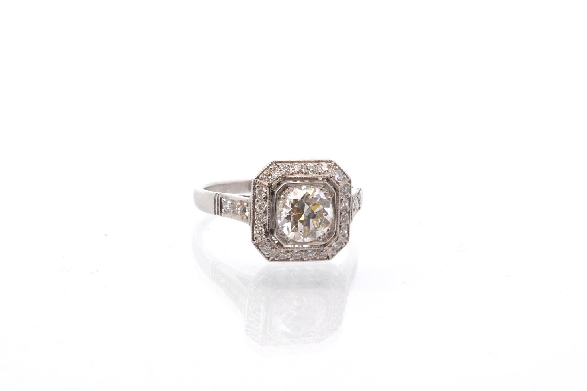 Art Deco 1.02 cts SI2 / J  diamond ring in platinum For Sale