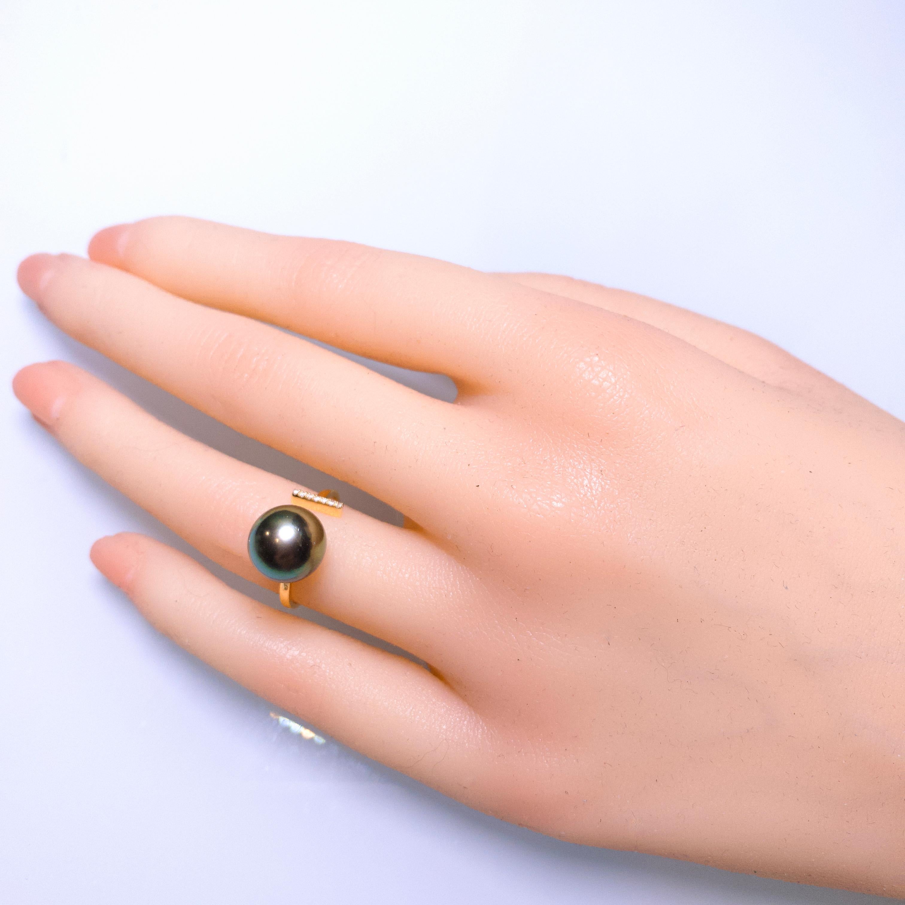 A 10.2 mm Green Colour Black Tone Tahitian Pearl and Diamond Ring in 18k Yellow Gold
It consists of a Round Shape Tahitian Pearl with Very Good Lustre and Smooth Surface
The Pearl is Green in Colour with Black body tone
Total Natural Diamond weight