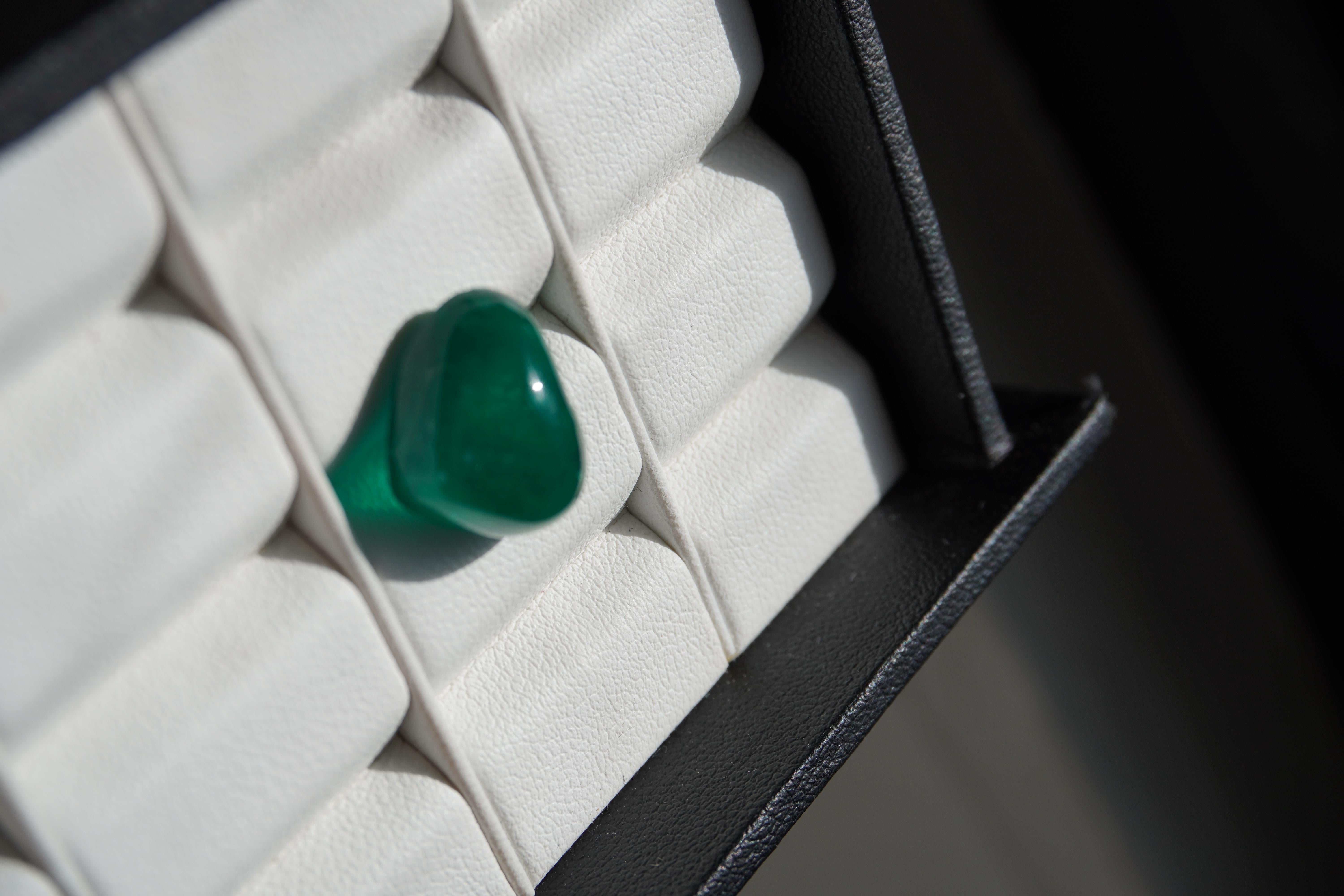 10,20 Karat Natürlicher Smaragd Herz Cabochon Sugarloaf Unique Cut Loser Edelstein (Herzschliff) im Angebot