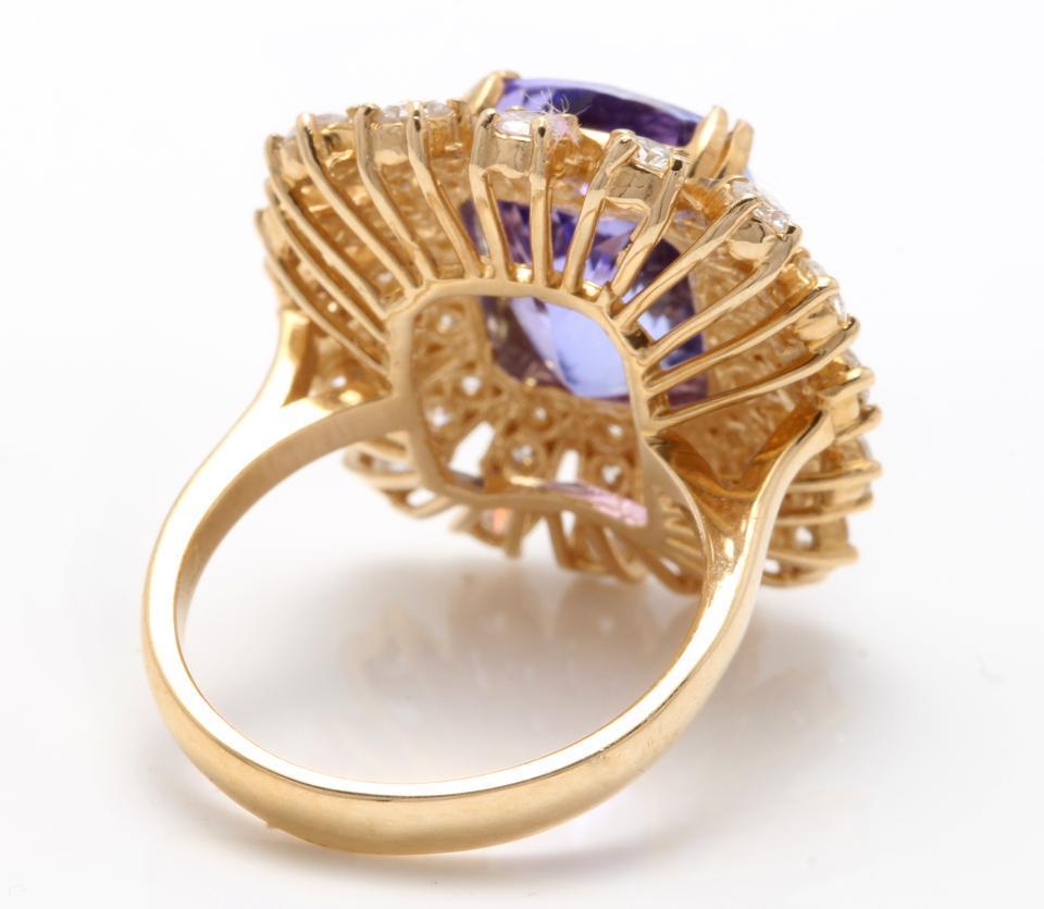 Taille ronde Bague en or jaune 14 carats avec tanzanite naturelle de 10,20 carats, très belle apparence et diamants en vente