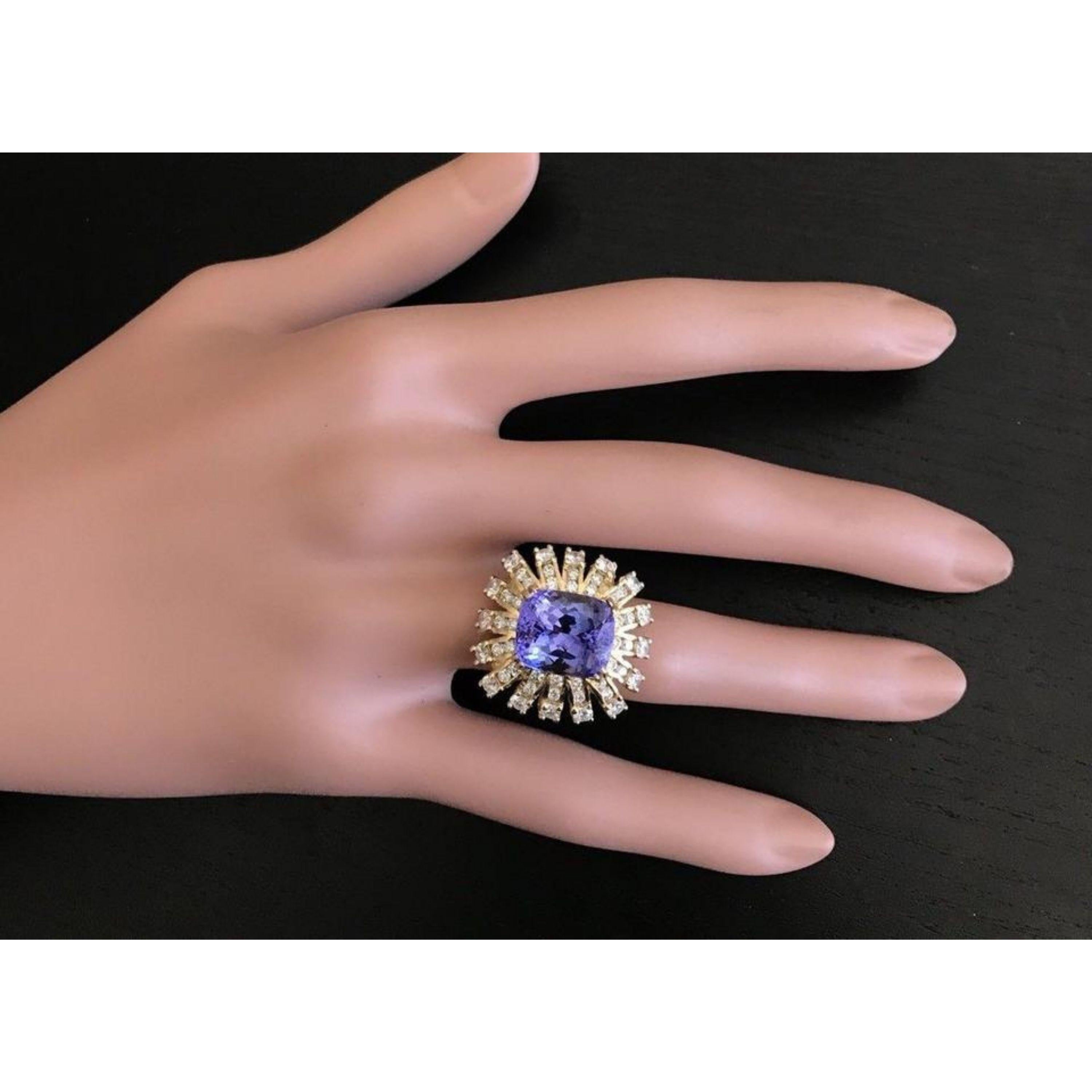 Bague en or jaune 14 carats avec tanzanite naturelle de 10,20 carats, très belle apparence et diamants en vente 2