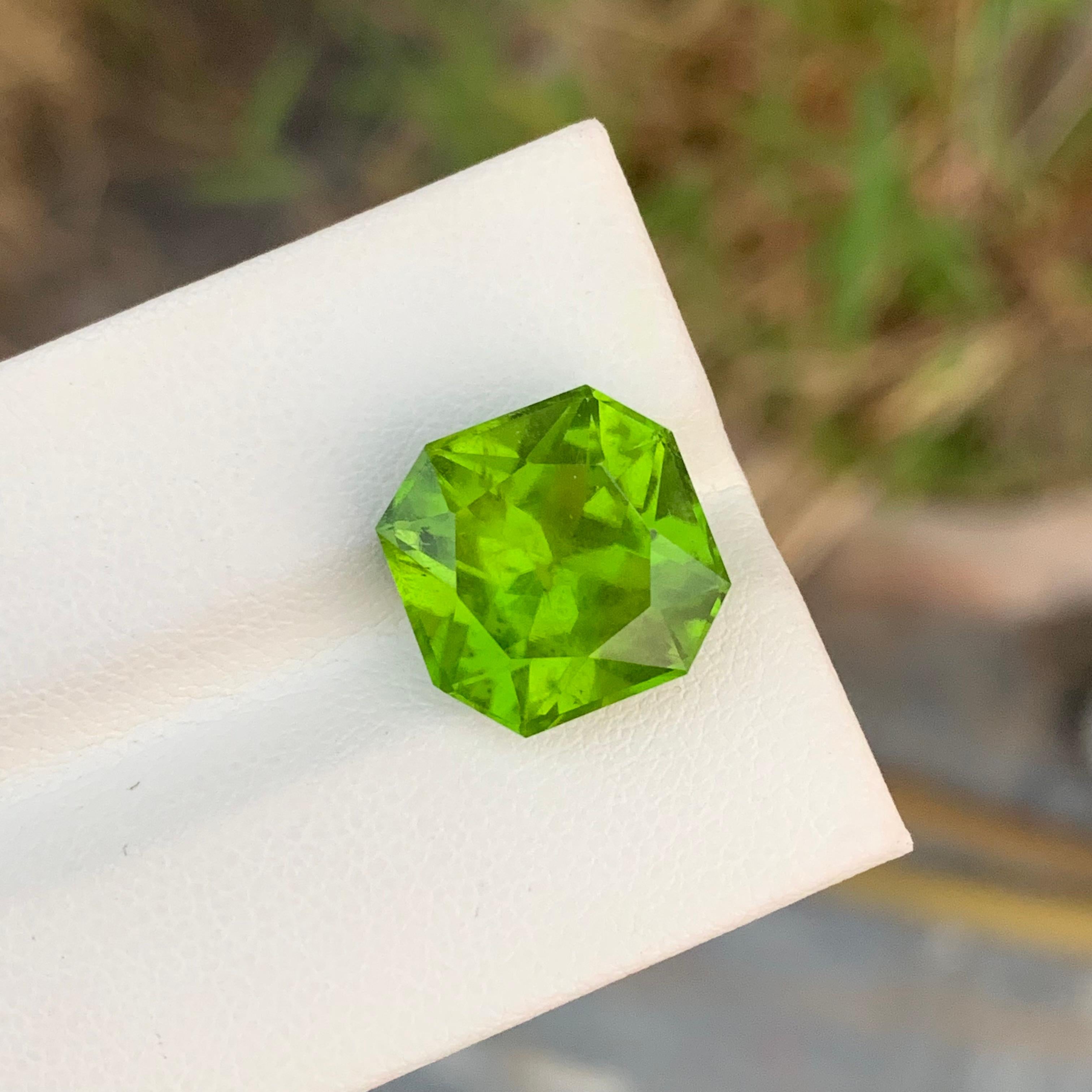 10,20 Karat Oktagonform Peridot Edelstein Pakistan Mine im Angebot 3
