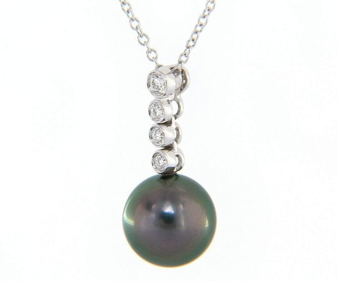 Women's Tahitian Pearl and 0.12ctw Diamond Pendant Necklace in 18K White Gold For Sale