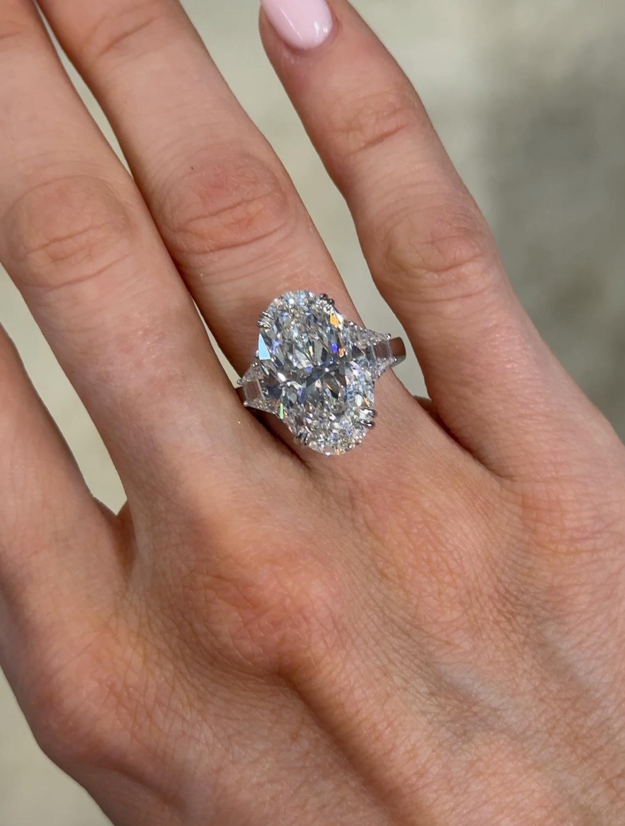 Moderne Bague de fiançailles à diamant ovale naturel de 10,20ct certifiée GIA en vente