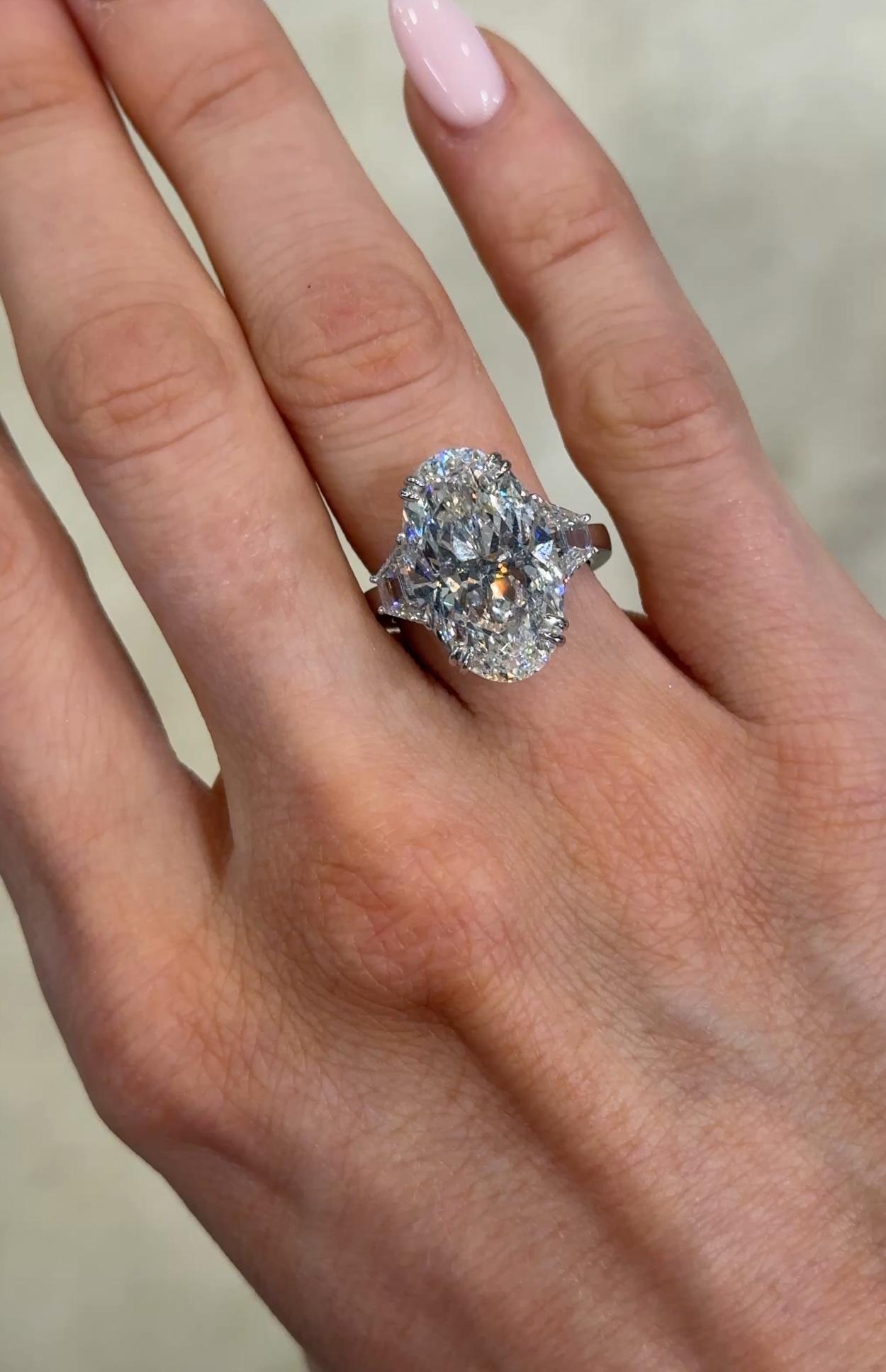 Taille ovale Bague de fiançailles à diamant ovale naturel de 10,20ct certifiée GIA en vente