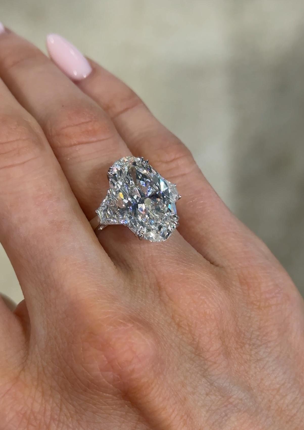 Bague de fiançailles à diamant ovale naturel de 10,20ct certifiée GIA Neuf - En vente à Victoria,, AU