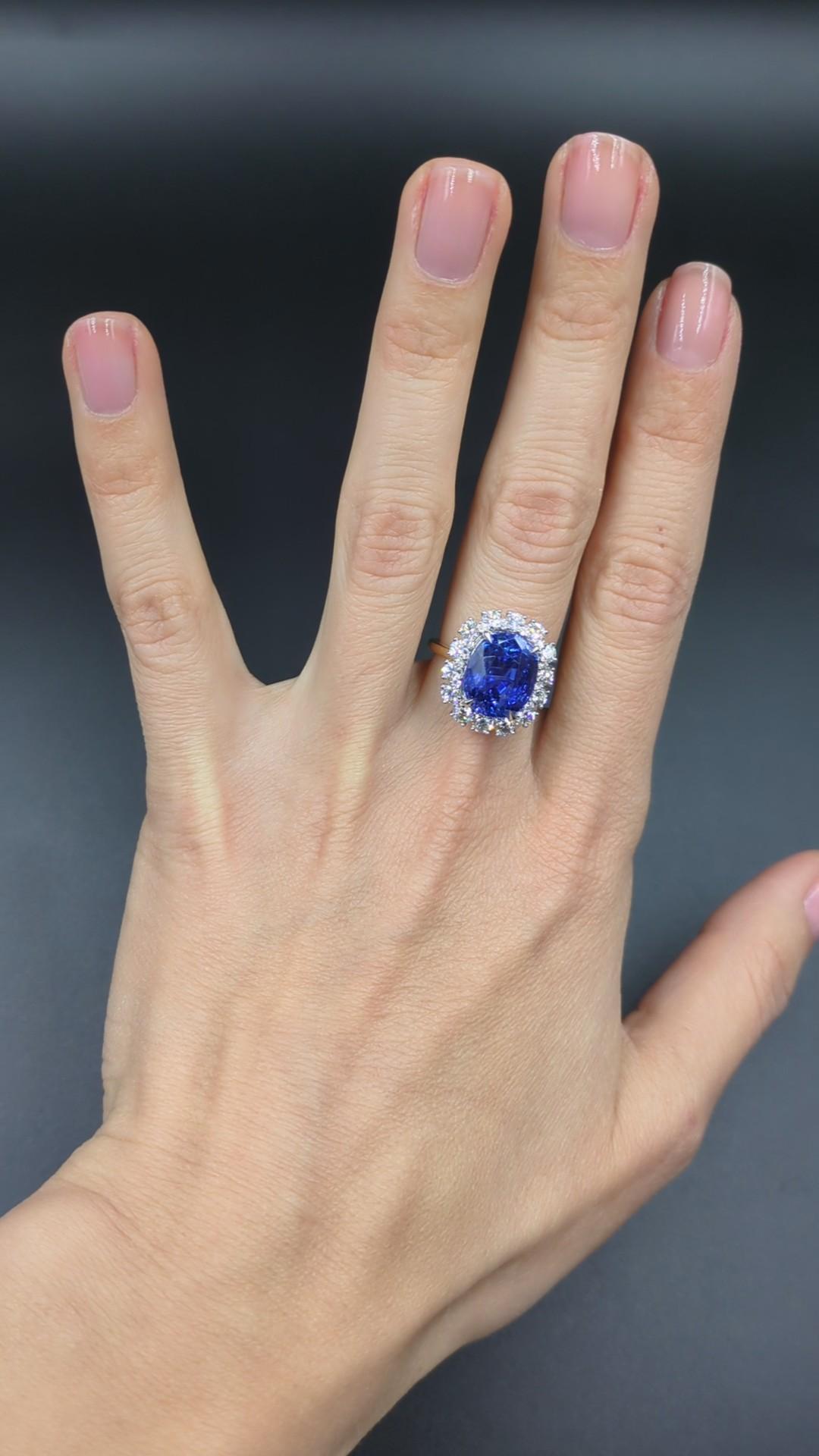 Bague en saphir bleu naturel de Ceylan de 10,21 carats et diamants en vente 1
