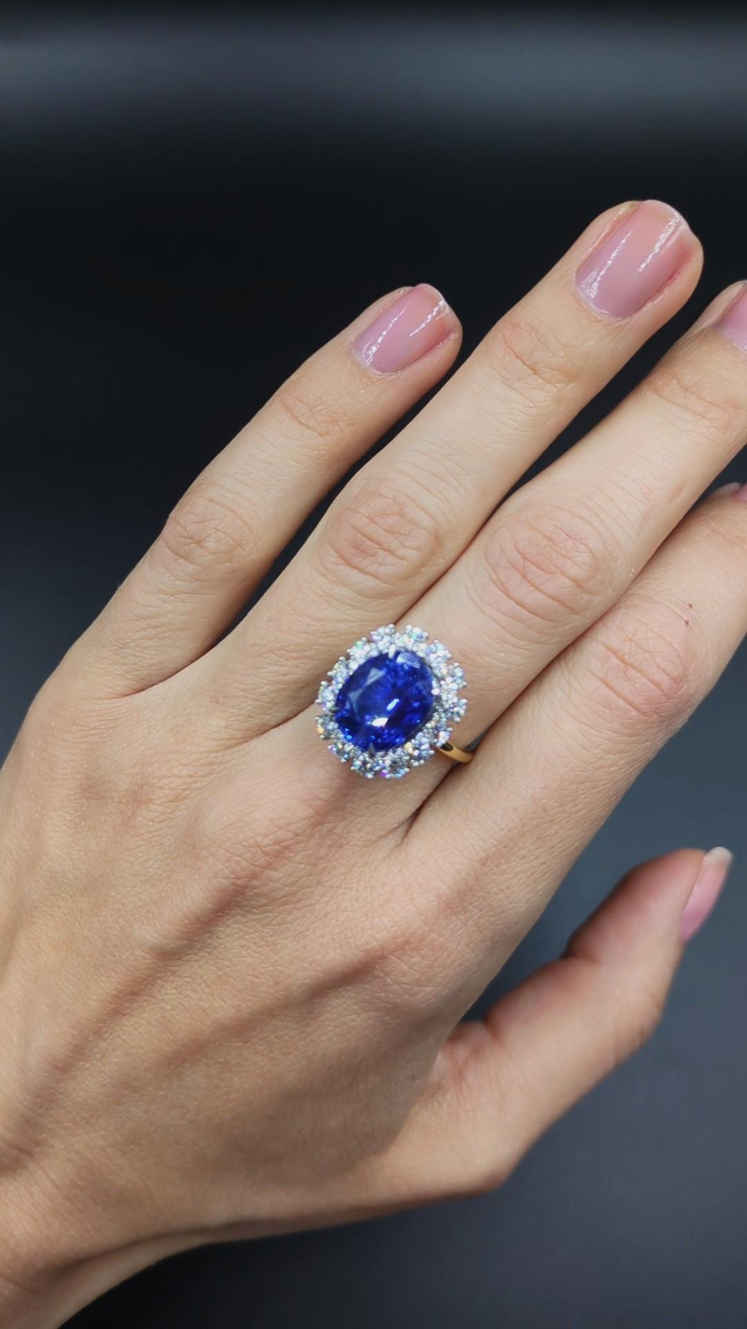 Bague en saphir bleu naturel de Ceylan de 10,21 carats et diamants en vente 2