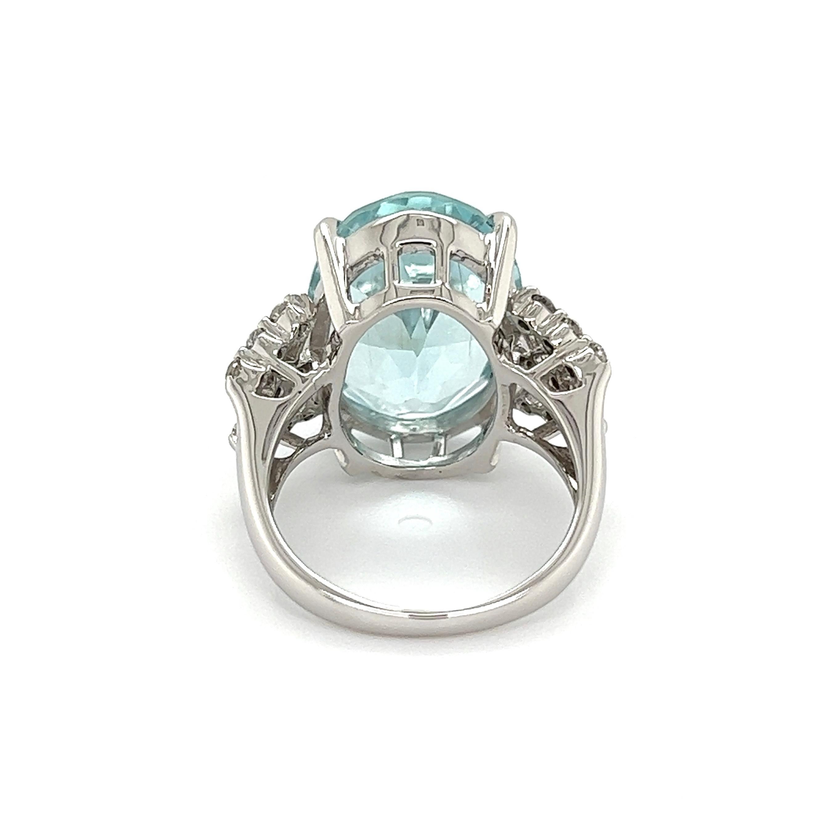 Oval Cut 10.21 Carat Oval Aquamarine and Diamond Platinum Ring Estate Fine Jewelry For Sale